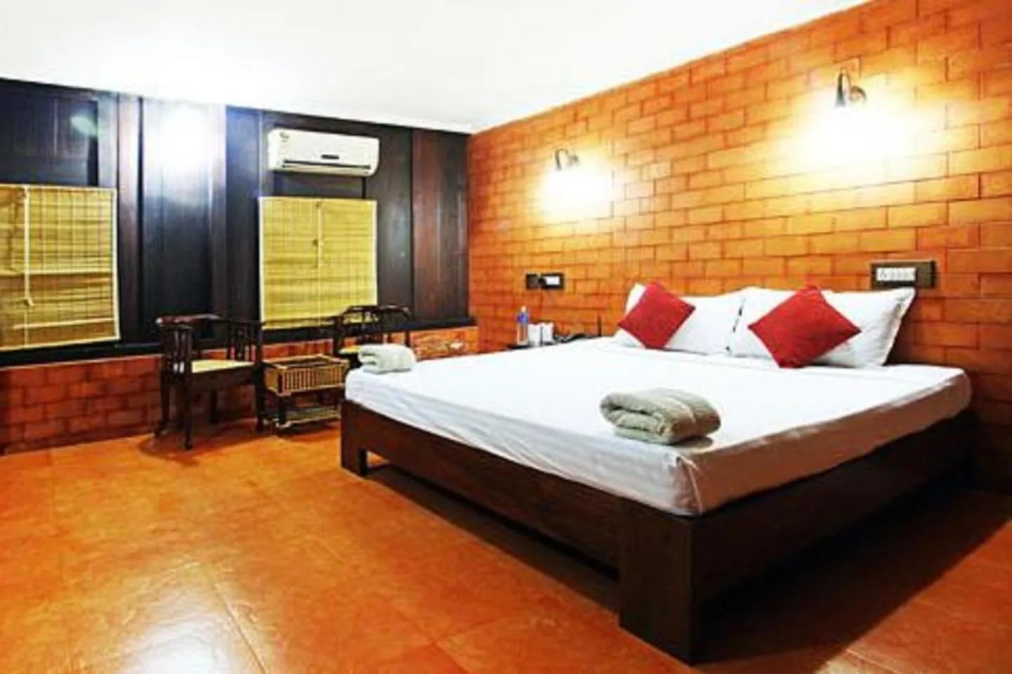 Bed in Kondai Lip Backwater Heritage Resort