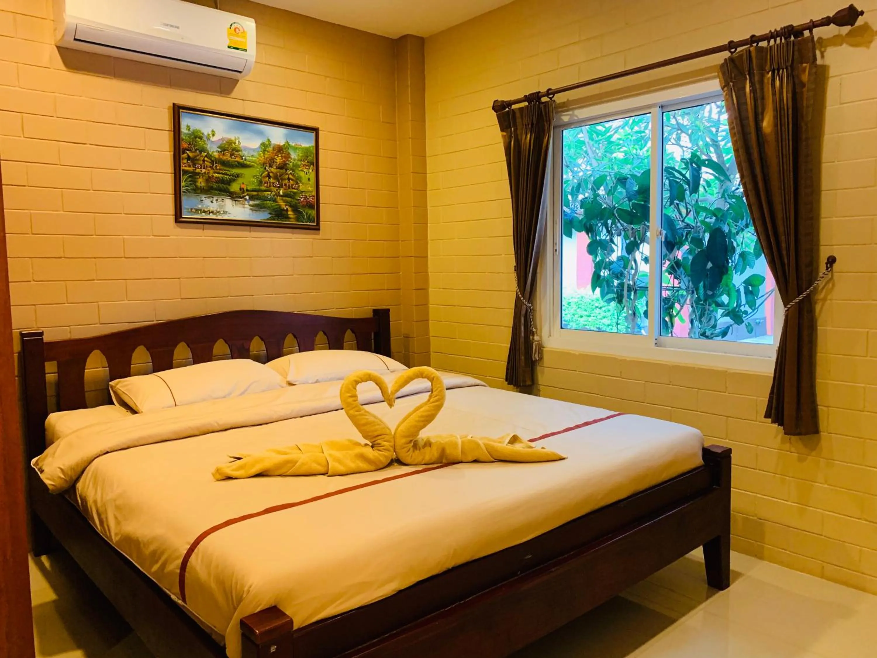 Bed in Benwadee Resort Pattaya