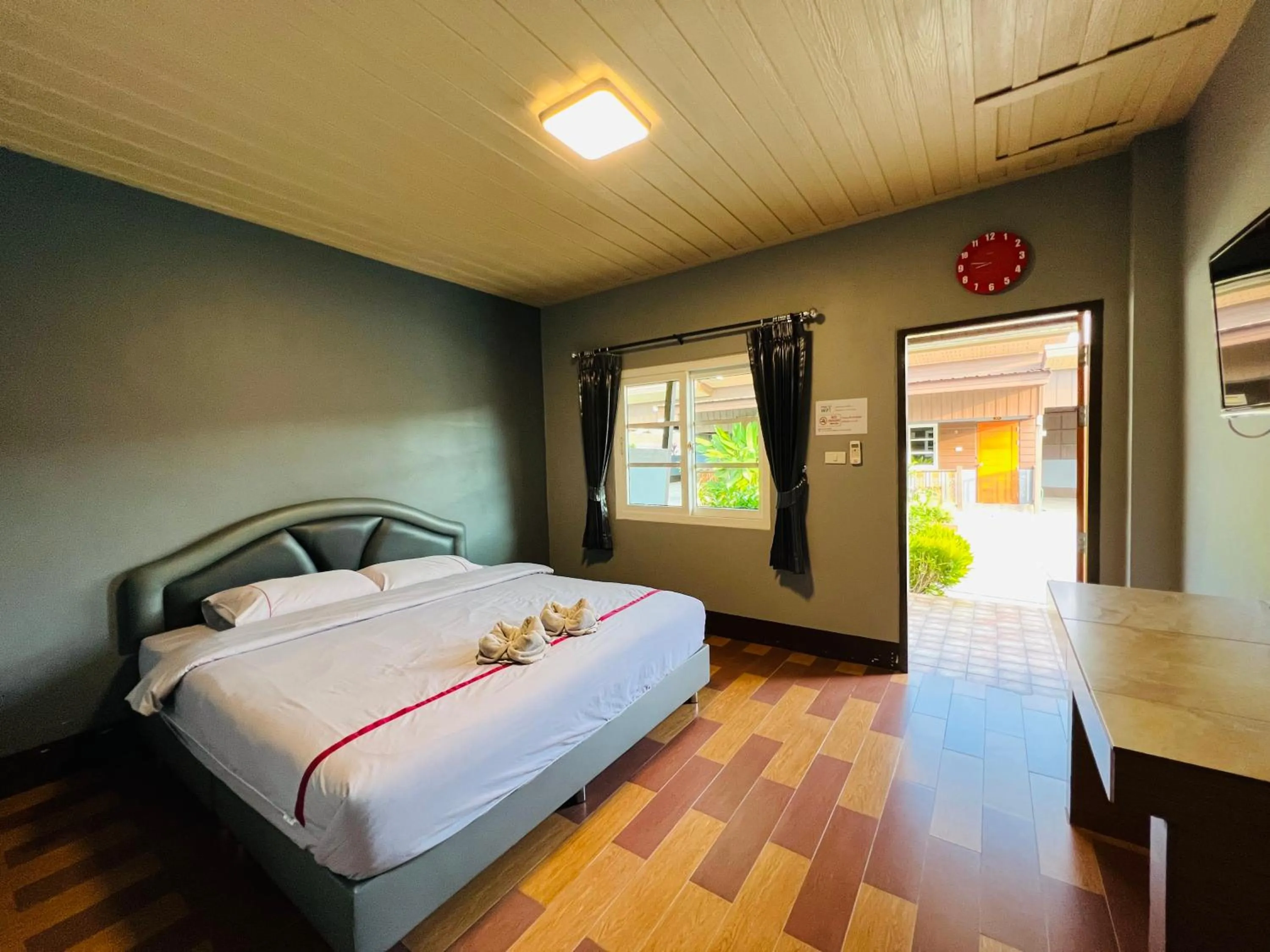 Bed in Benwadee Resort Pattaya