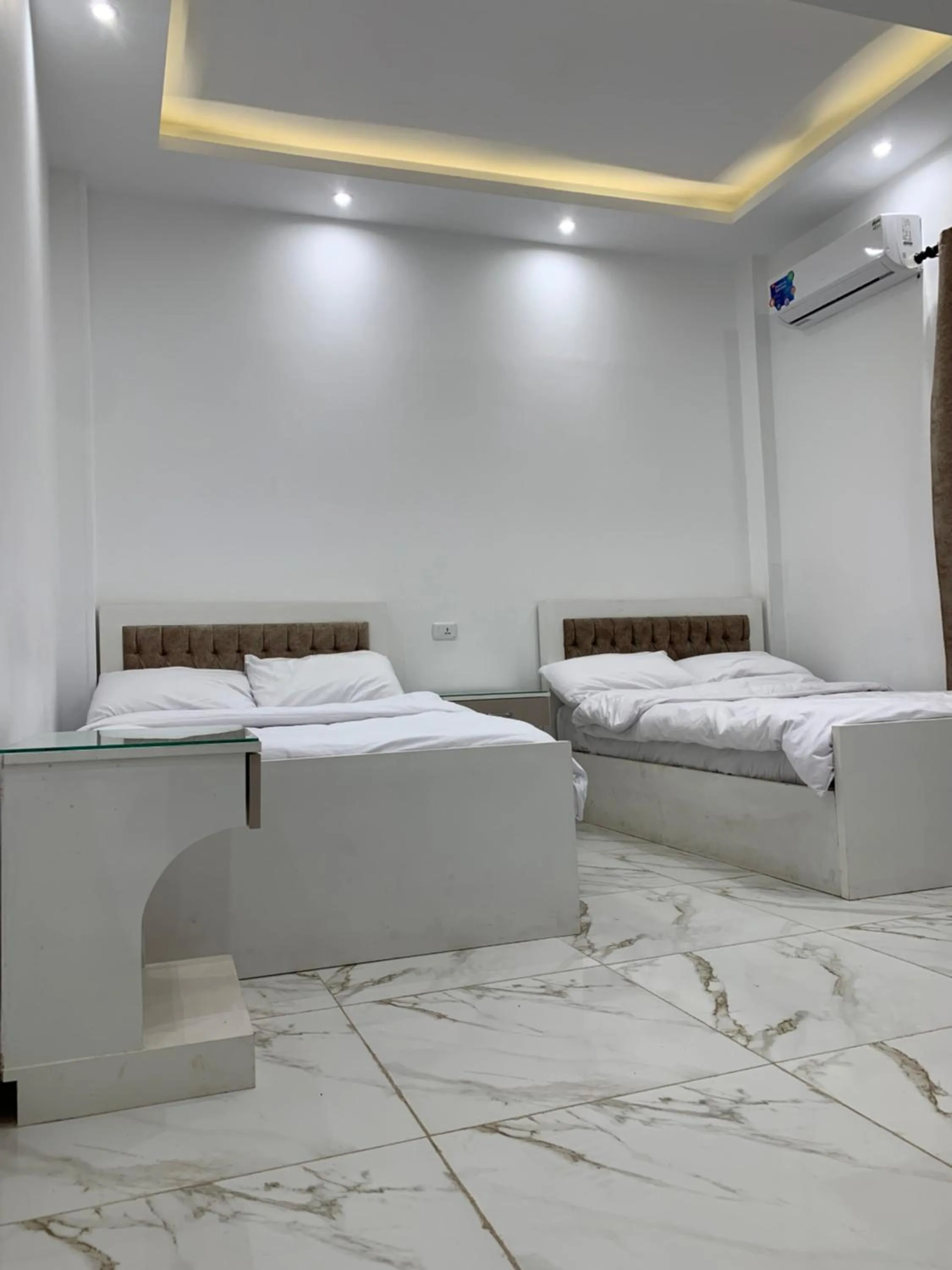 PR Family pyramids inn