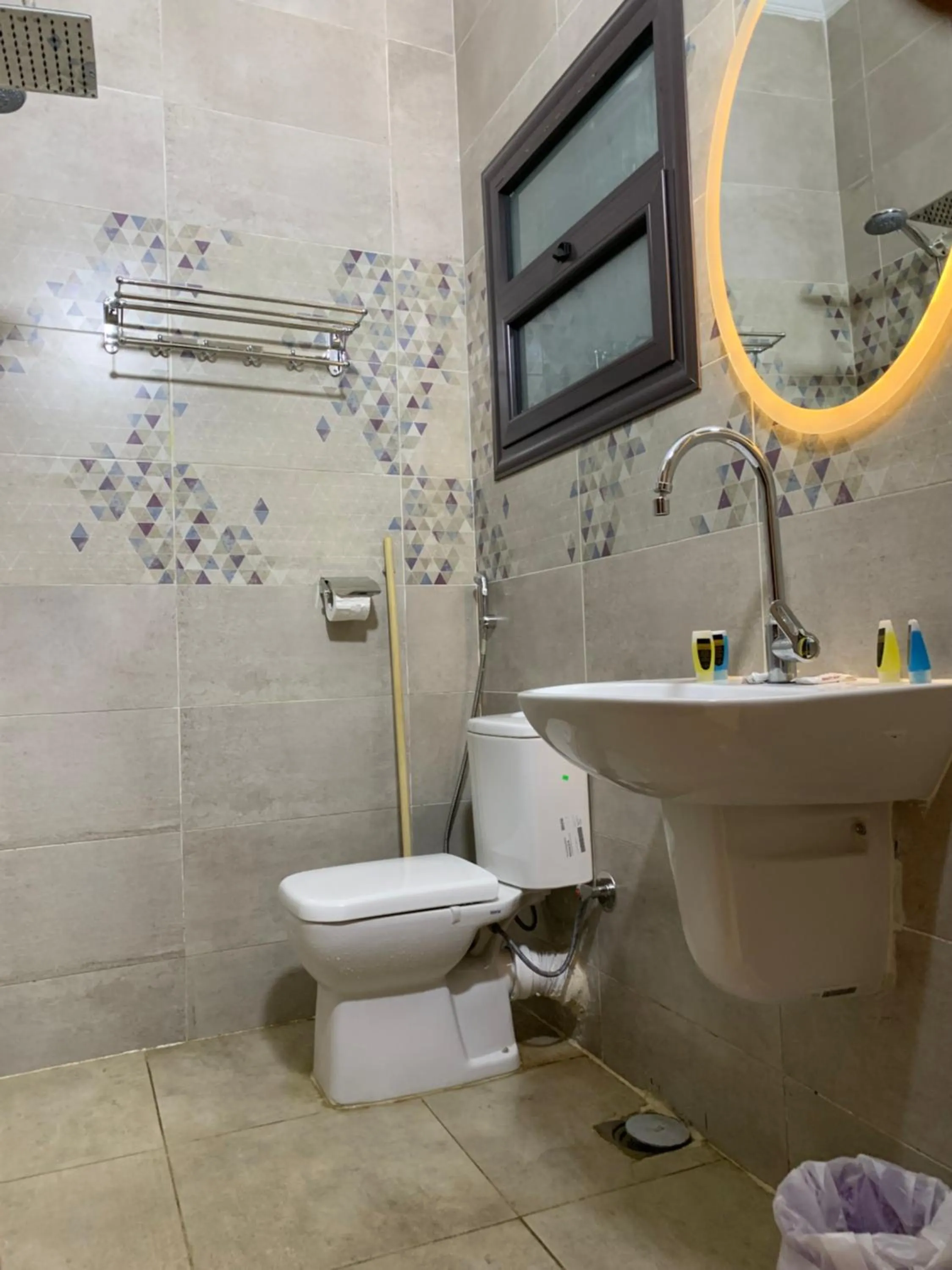 PR Family pyramids inn