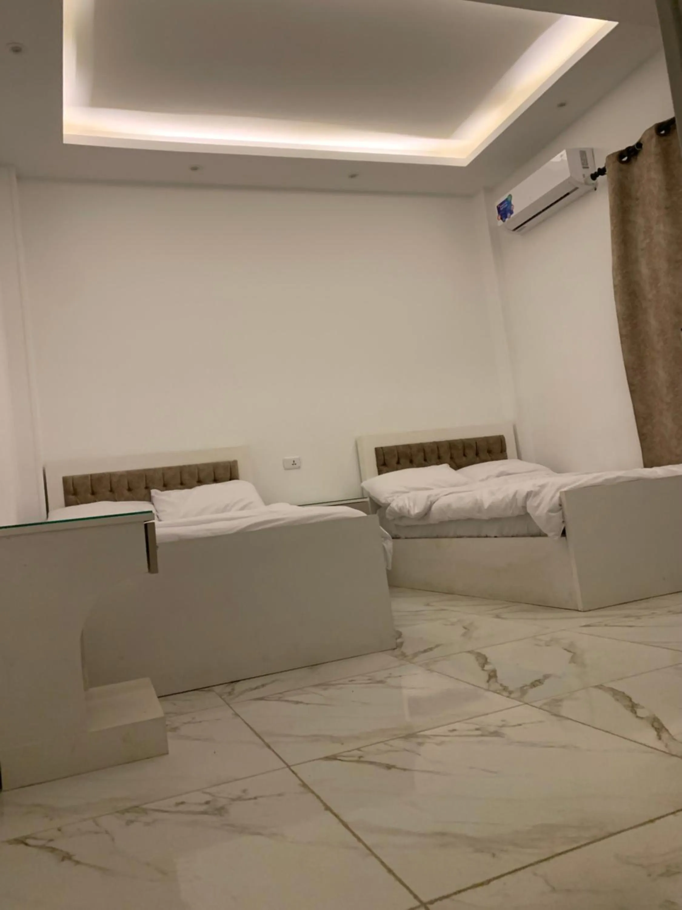 PR Family pyramids inn