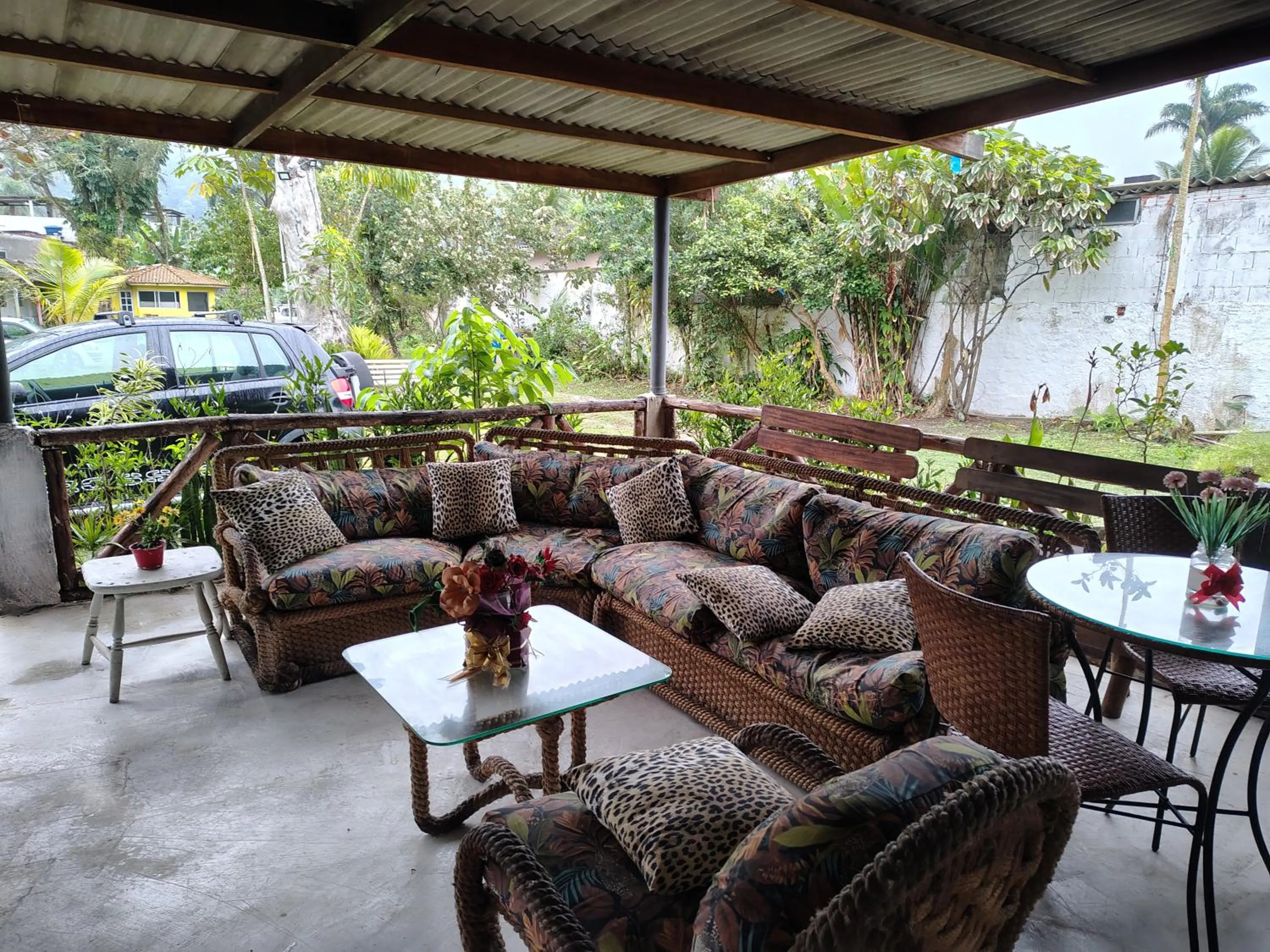 Seating area in Pousada Lambaris Pereque Guarujá