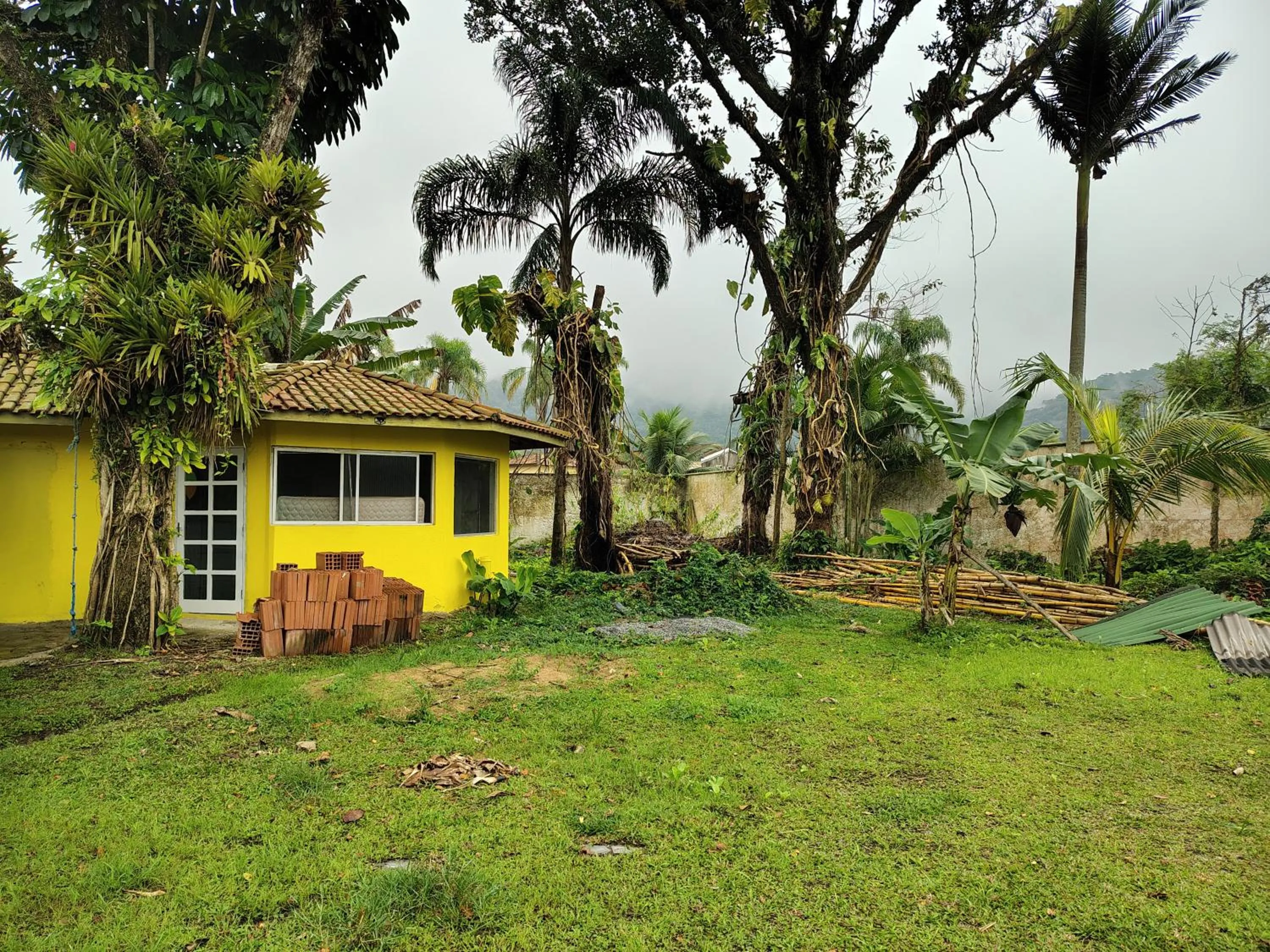 Property building in Pousada Lambaris Pereque Guarujá