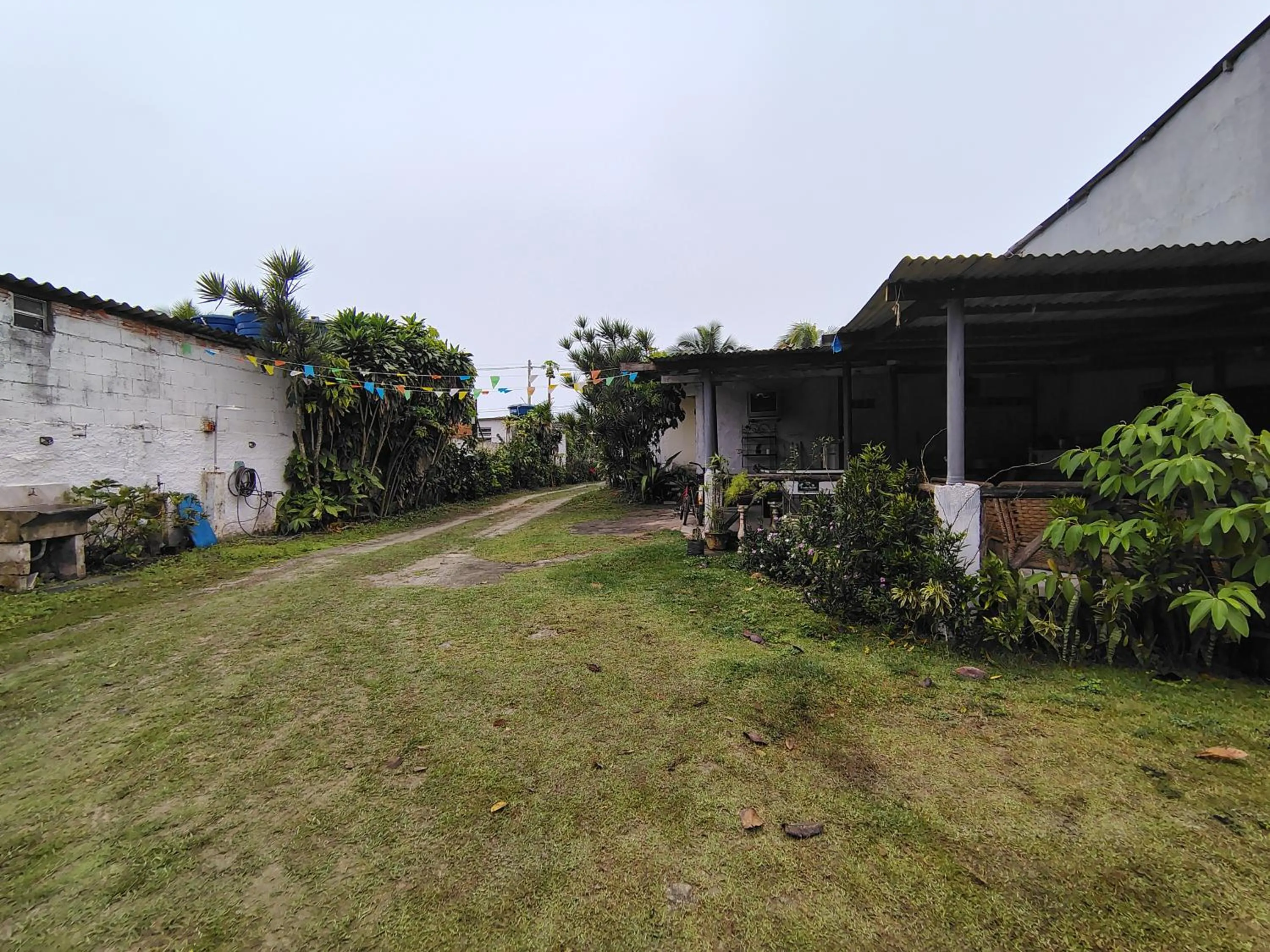 Garden view in Pousada Lambaris Pereque Guarujá
