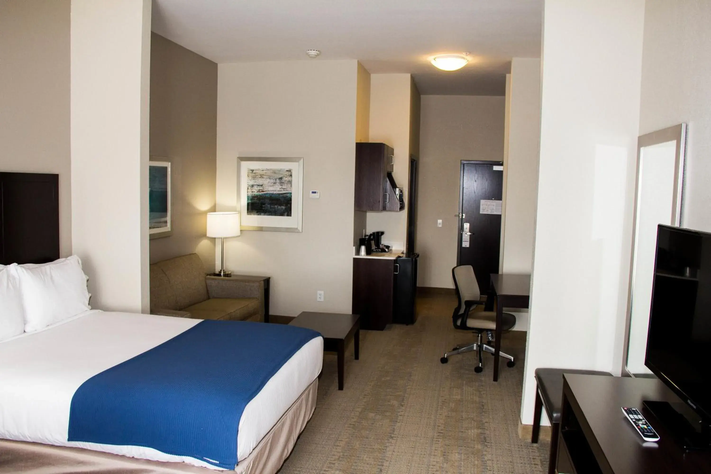 King Room - Mobility Access/Hearing Accessible in Holiday Inn Express and Suites Sikeston by IHG King Room - Mobility Access/Hearing Accessible in Holiday Inn Express and Suites Sikeston by IHG