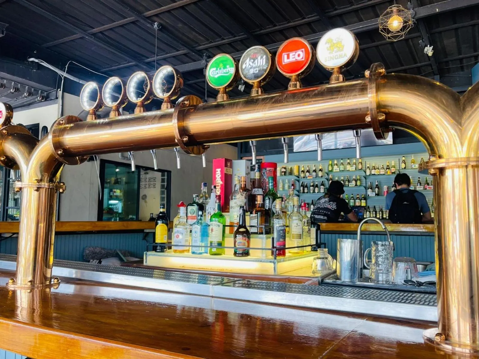 Restaurant/places to eat in New Breakers Hotel Rawai