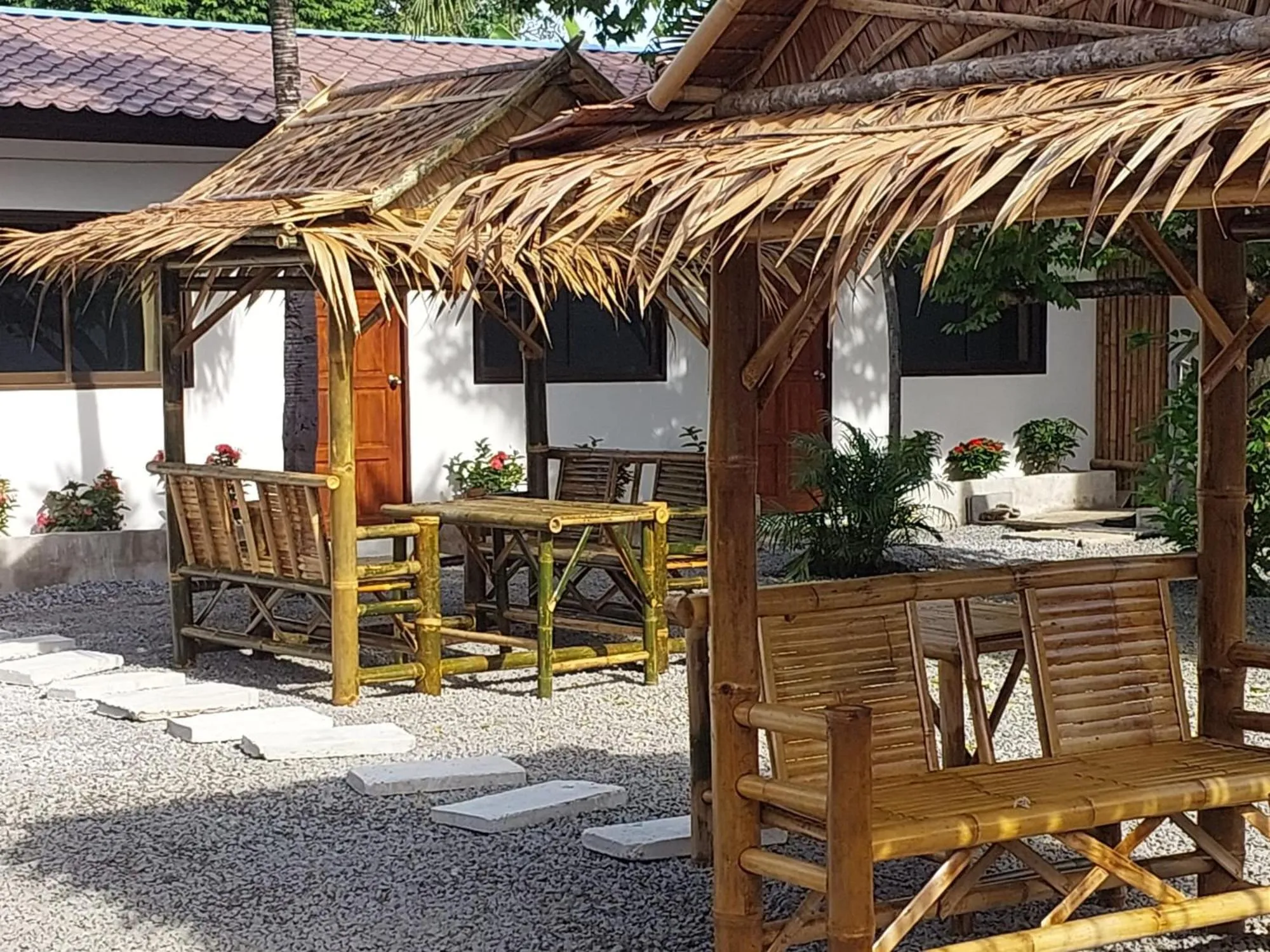 Garden in New Breakers Hotel Rawai