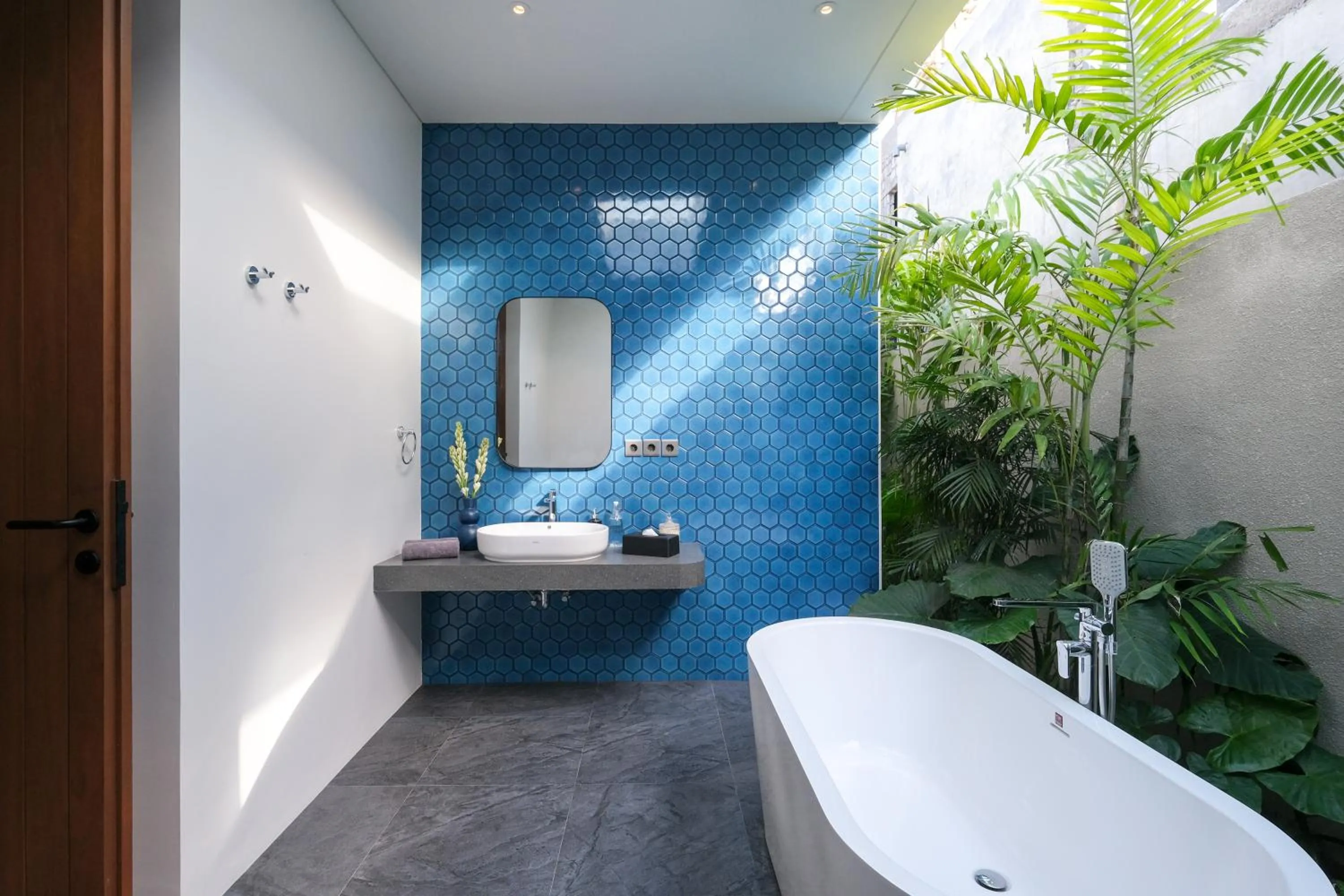 Bathroom in Bingin Breeze
