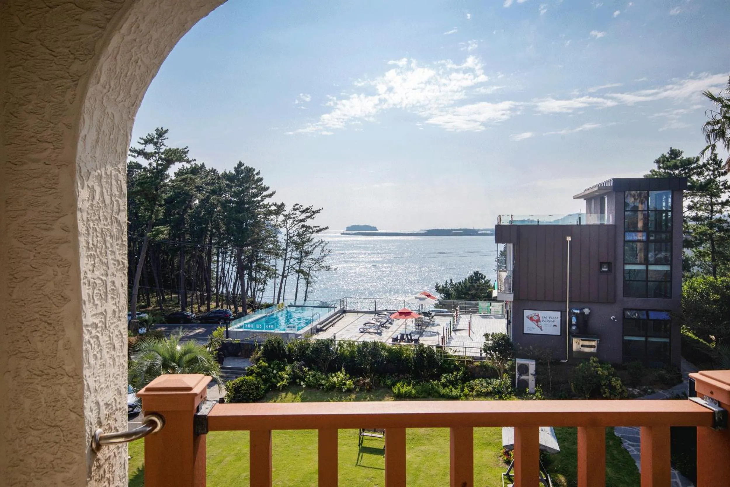 Balcony/Terrace in The Bay Jeju Resort