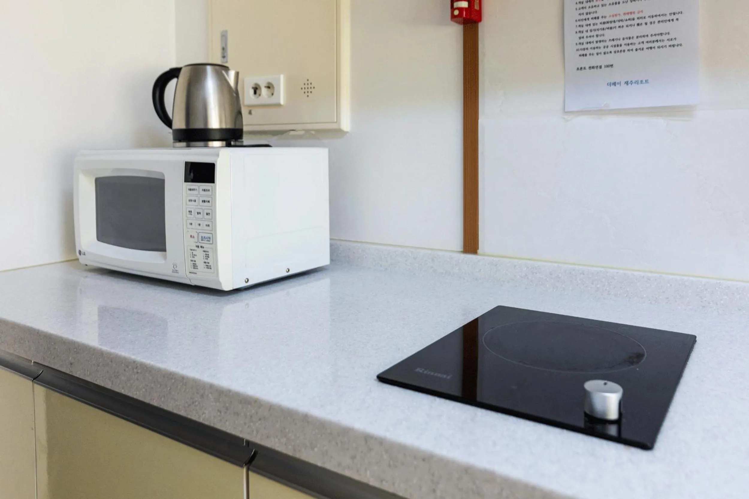 Kitchen or kitchenette in The Bay Jeju Resort