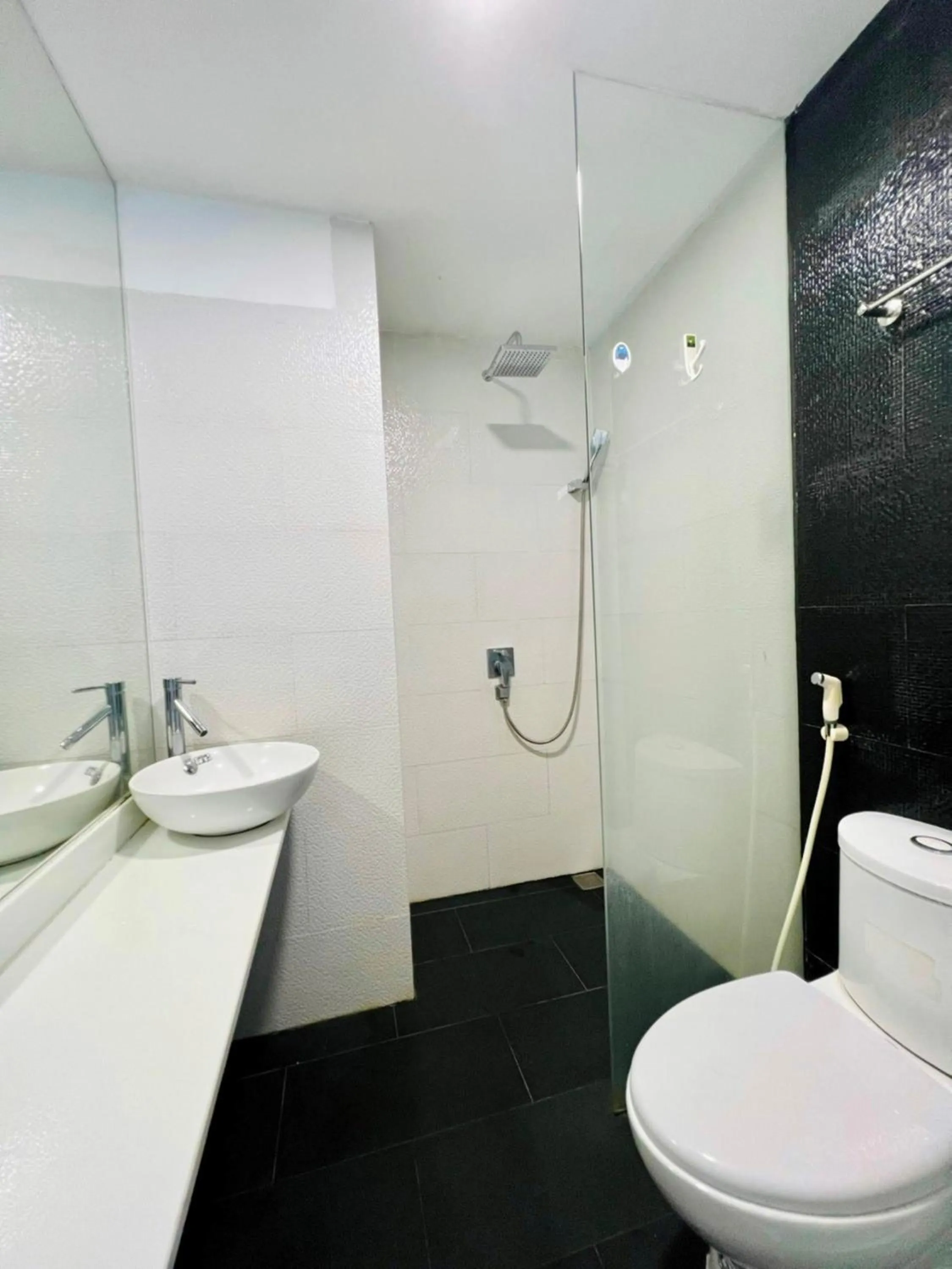 Shower in Holiday Inn Hotel