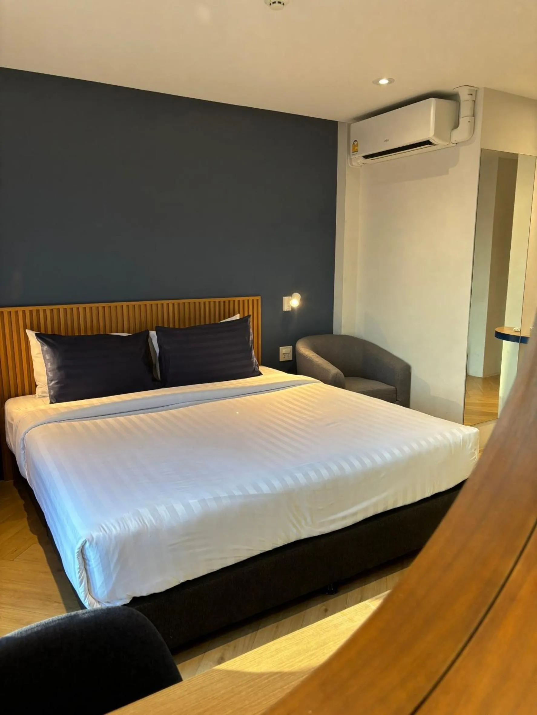 Bedroom, Bed in De Botan Bangna