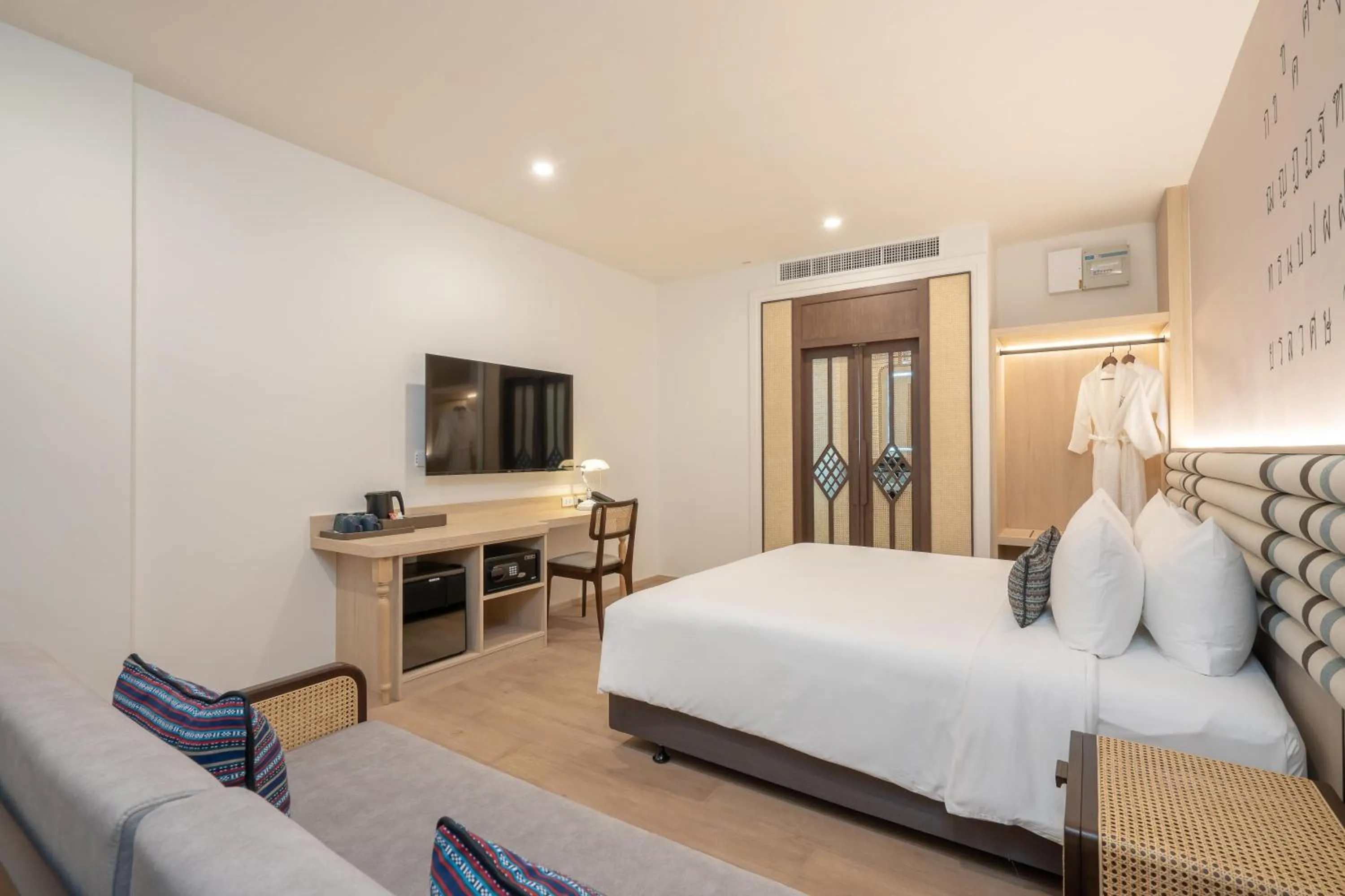 Seating area, Bed in Pranakorn Heritage Hotel