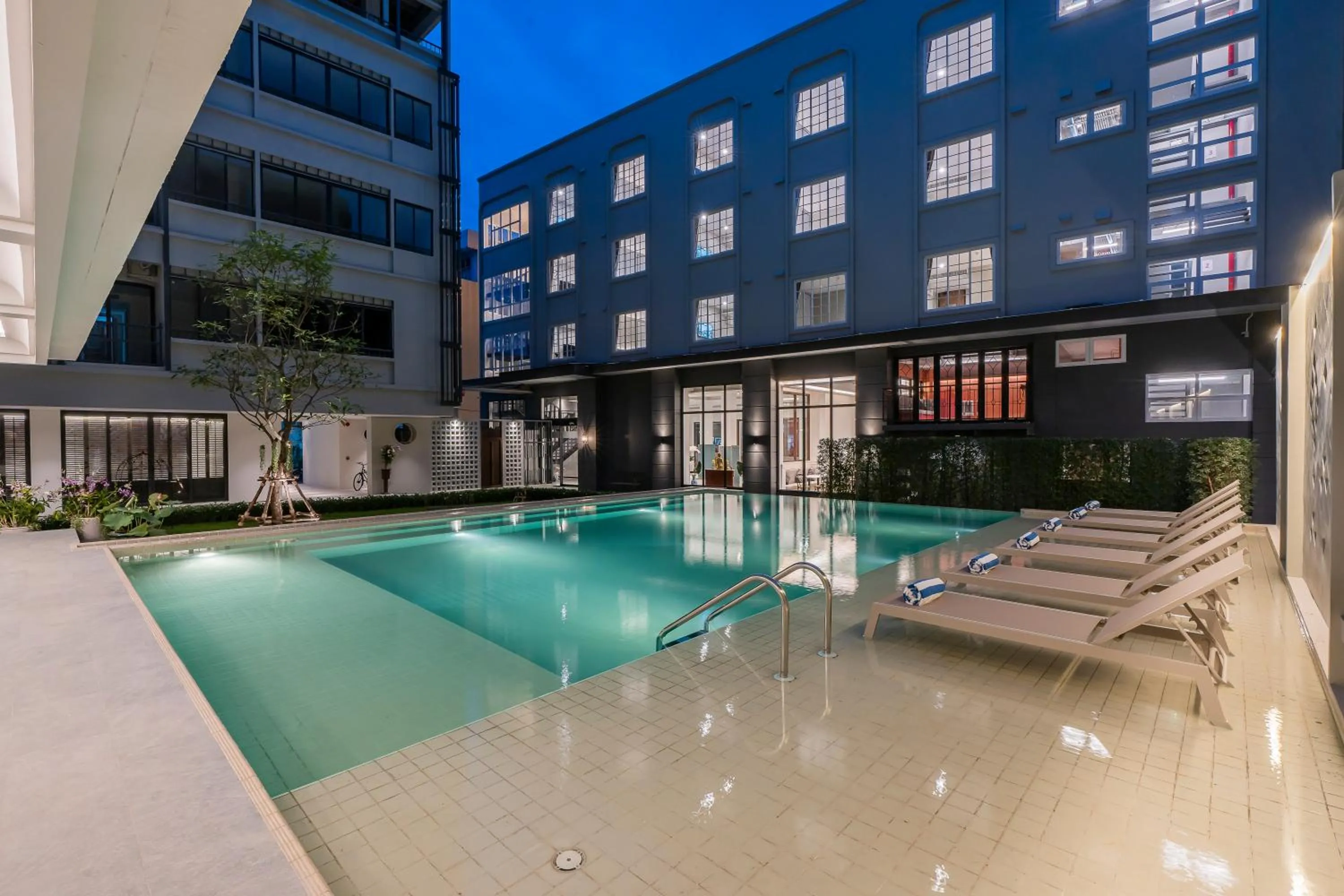 Swimming pool in Pranakorn Heritage Hotel