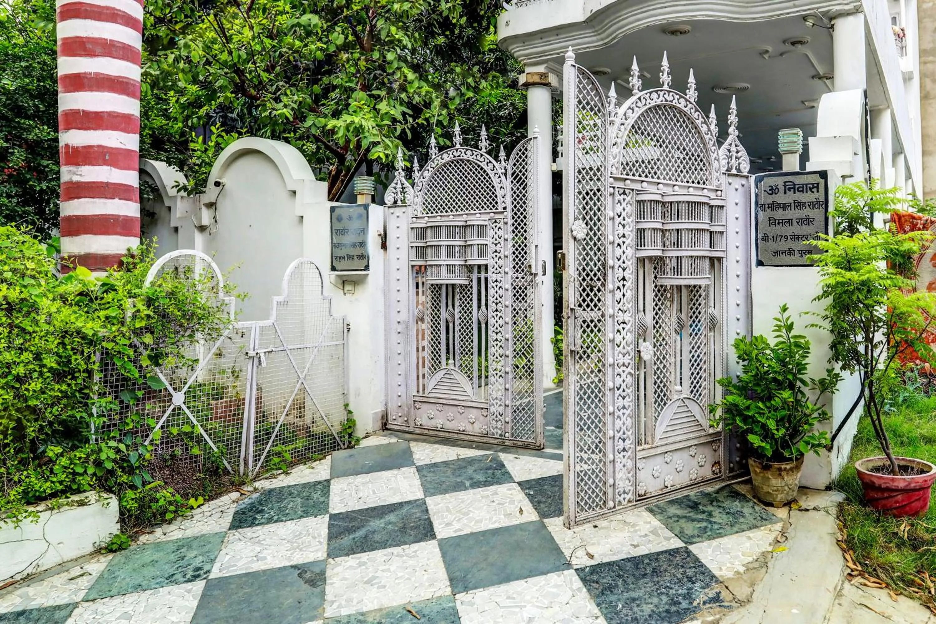Facade/entrance in OYO Flagship Rathour Palace
