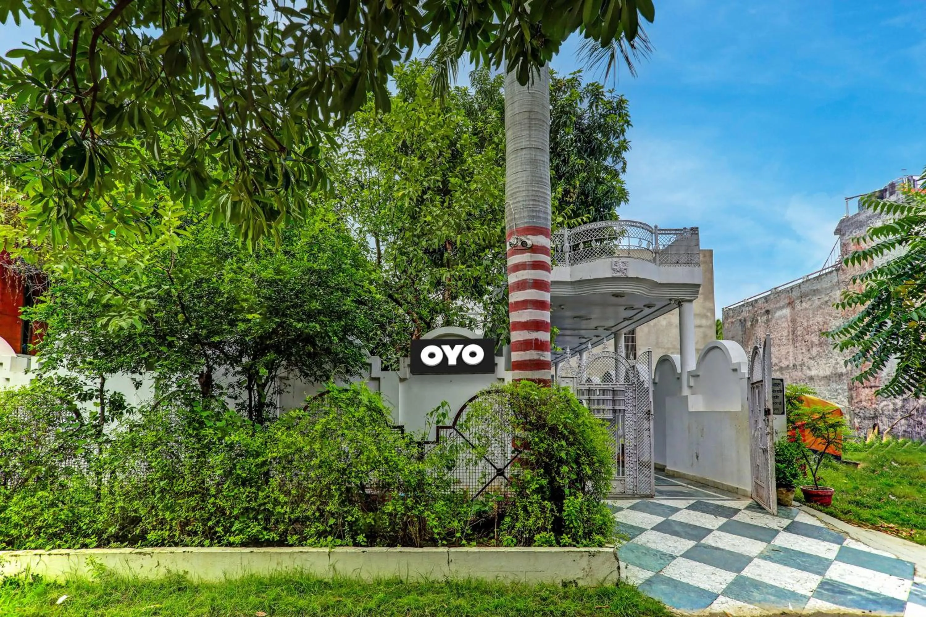 Facade/entrance in OYO Flagship Rathour Palace
