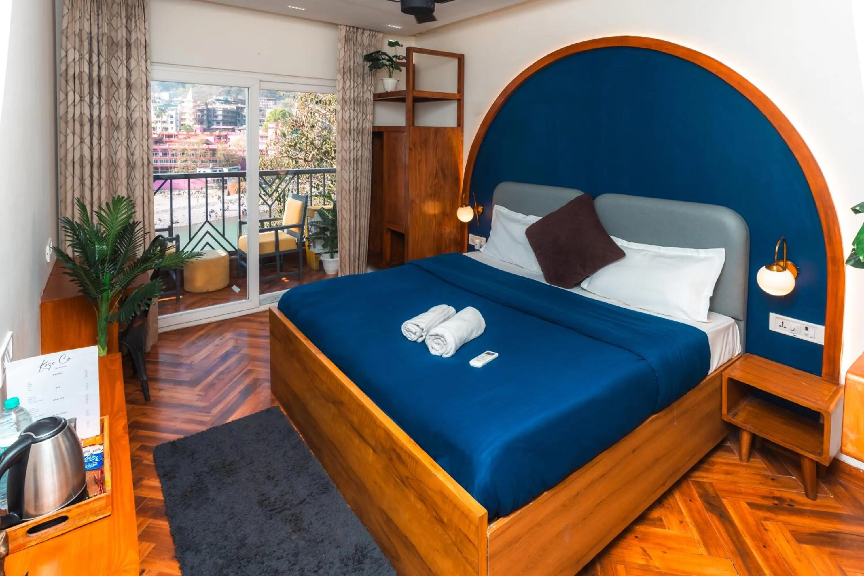 Bed in Joey's By The Ganges