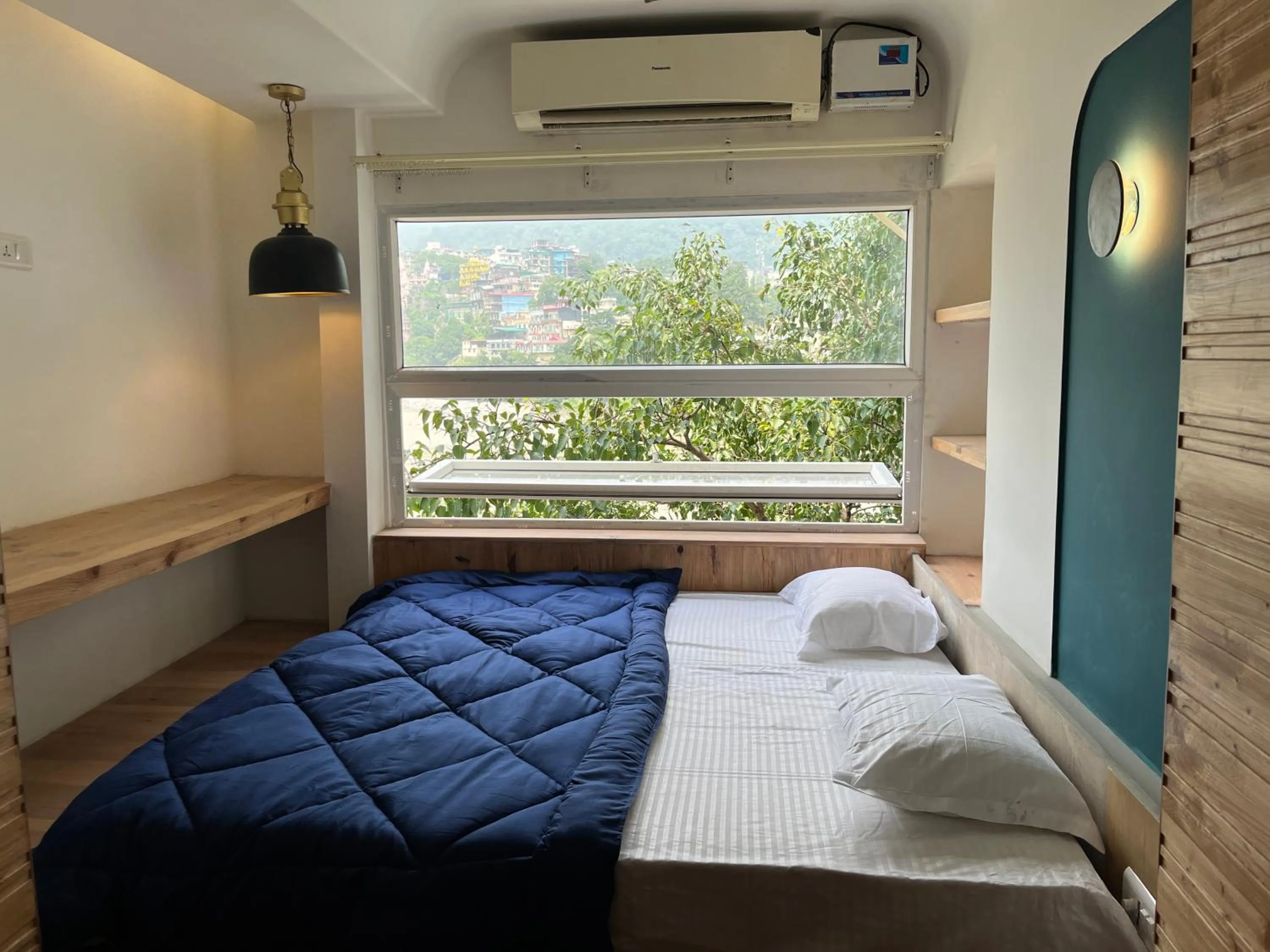 Bed in Joey's By The Ganges