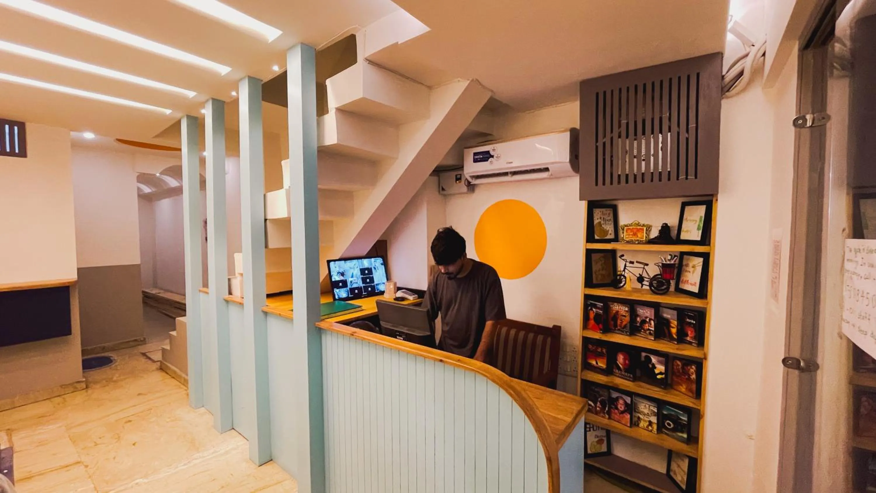 Lobby or reception in Joey's By The Ganges