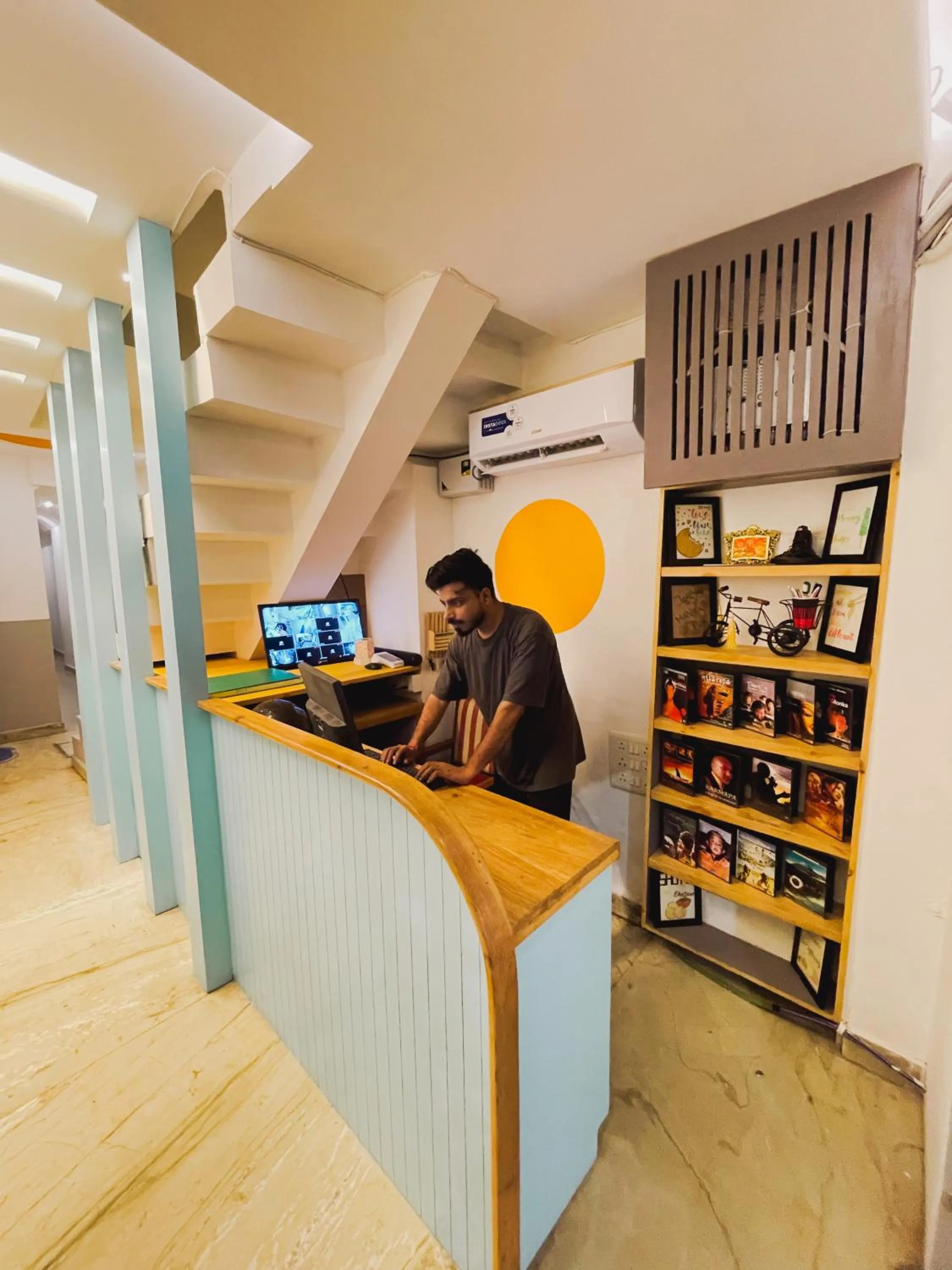 Lobby or reception in Joey's By The Ganges