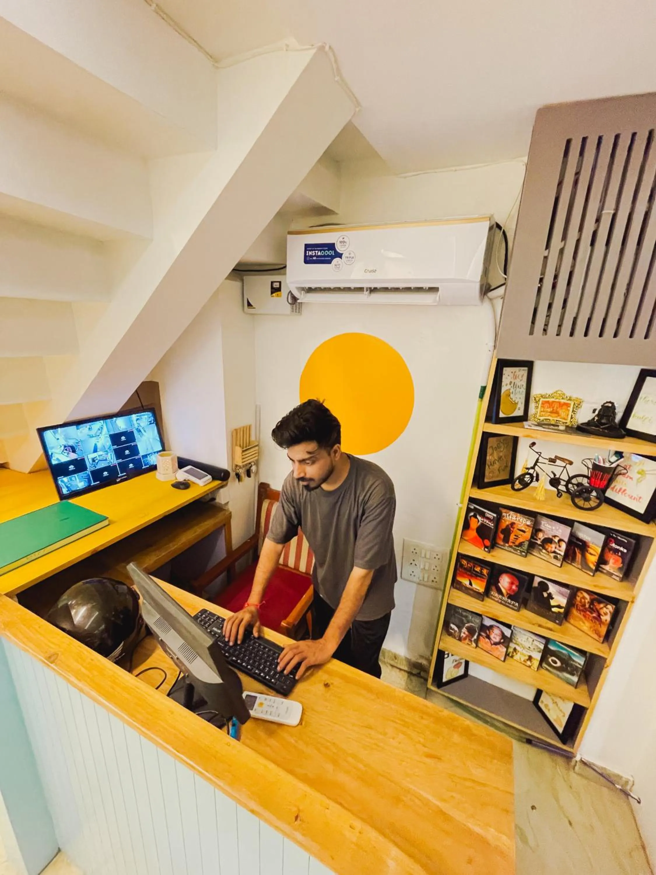 air conditioner in Joey's By The Ganges