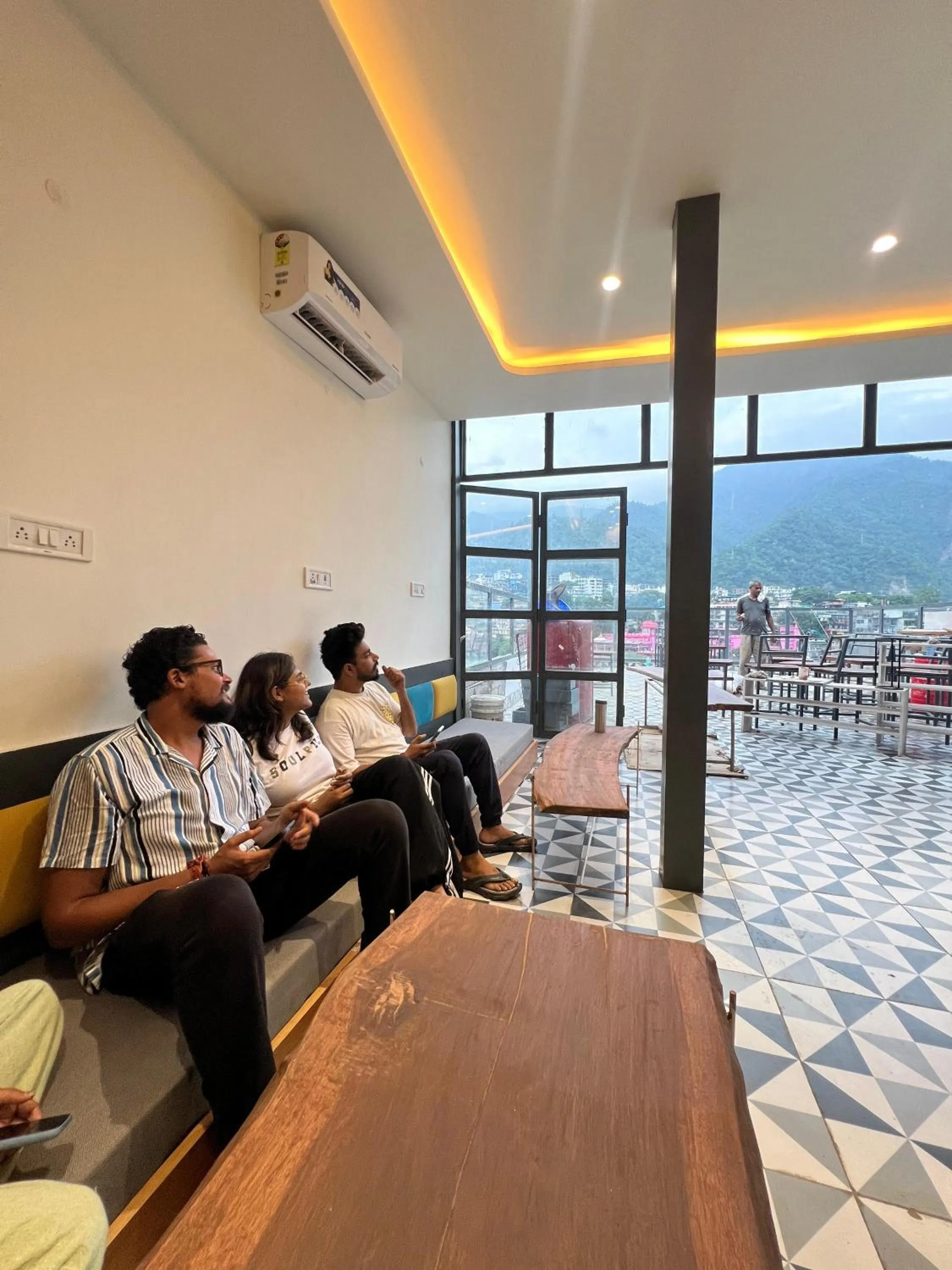 Restaurant/places to eat in Joey's By The Ganges