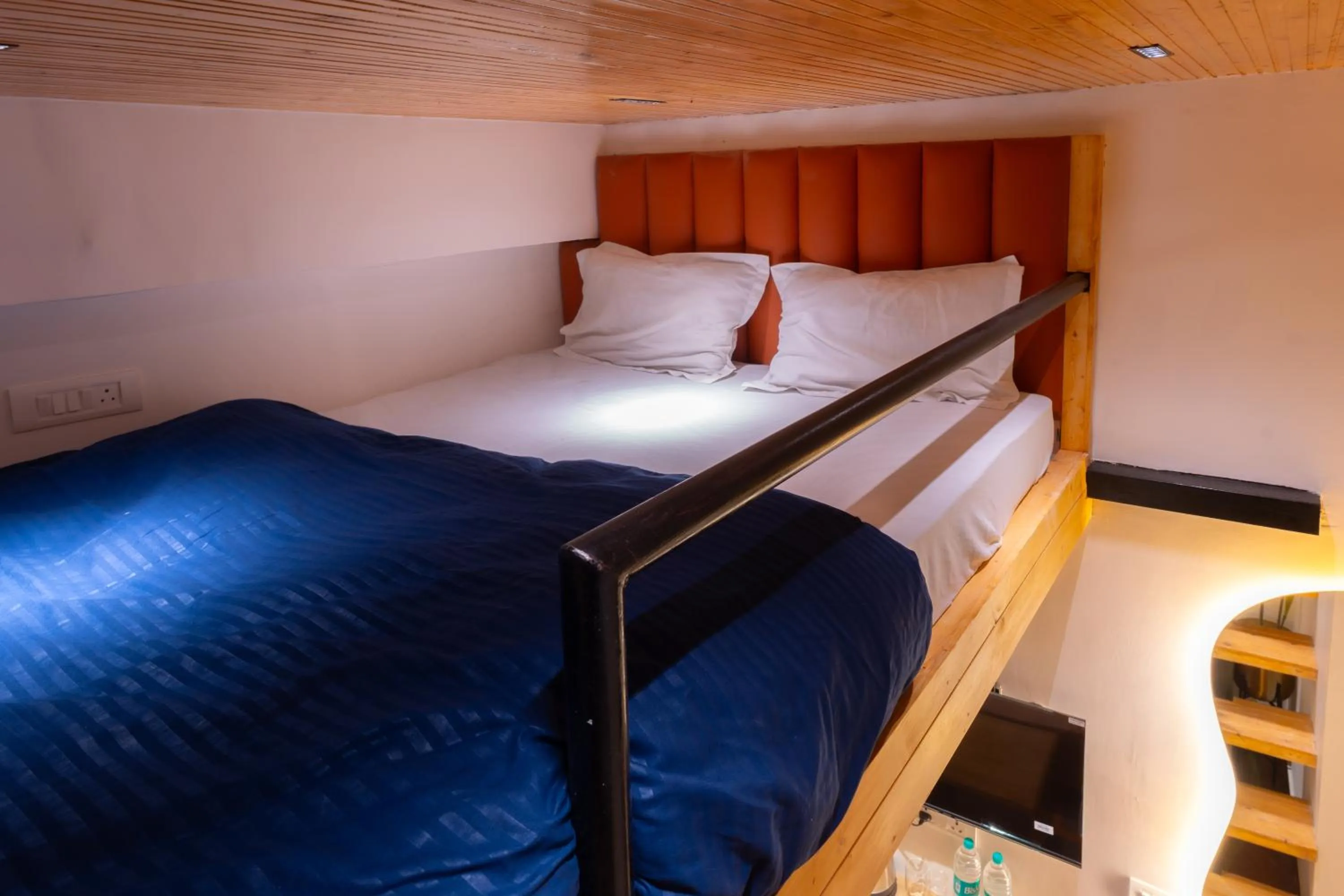 Bed in Joey's By The Ganges