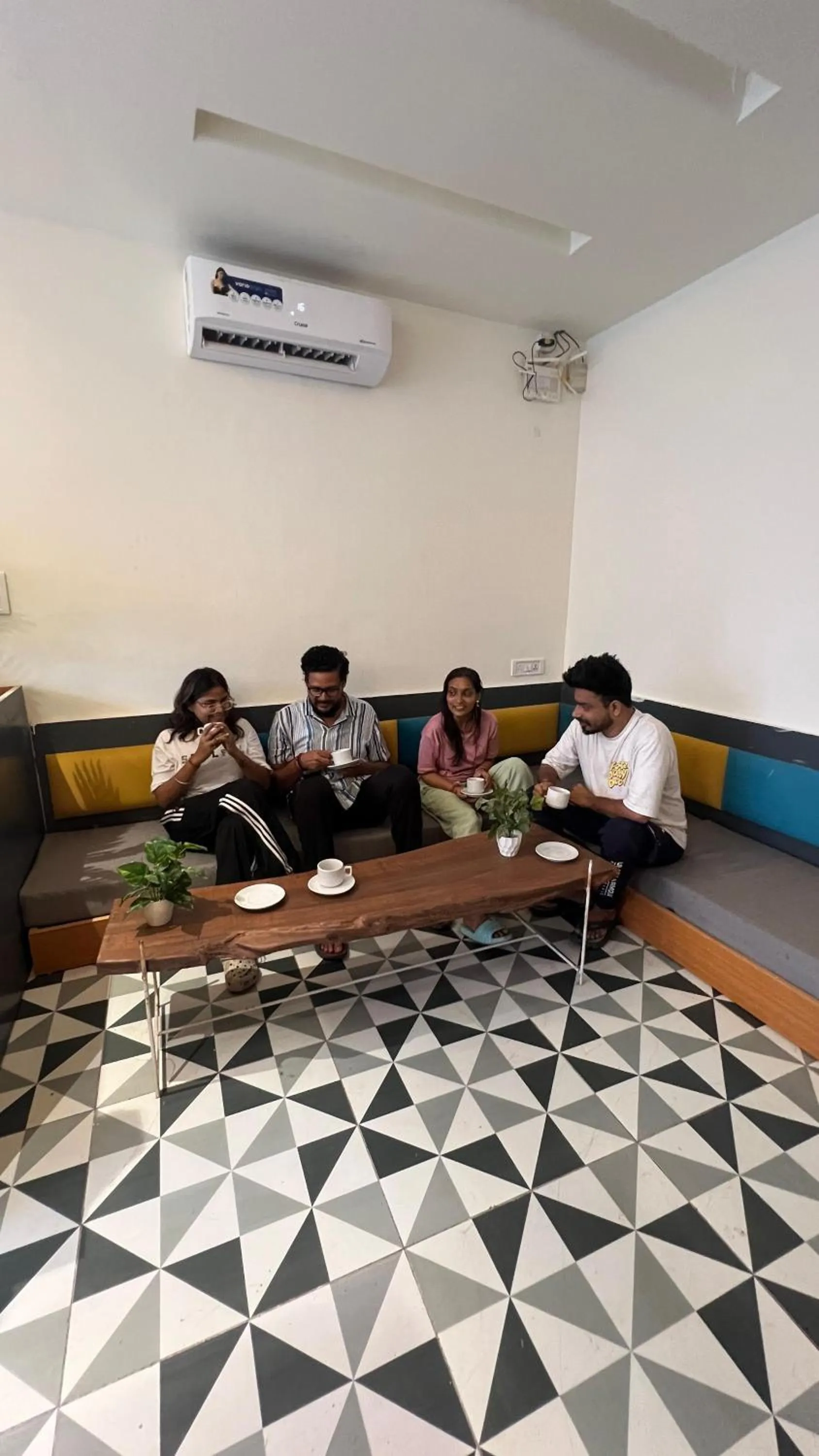 Dining area in Joey's By The Ganges