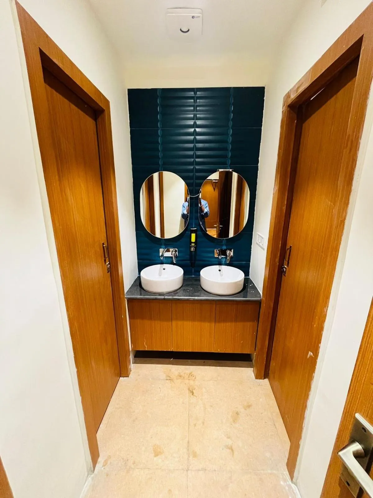 Bathroom in Joey's By The Ganges