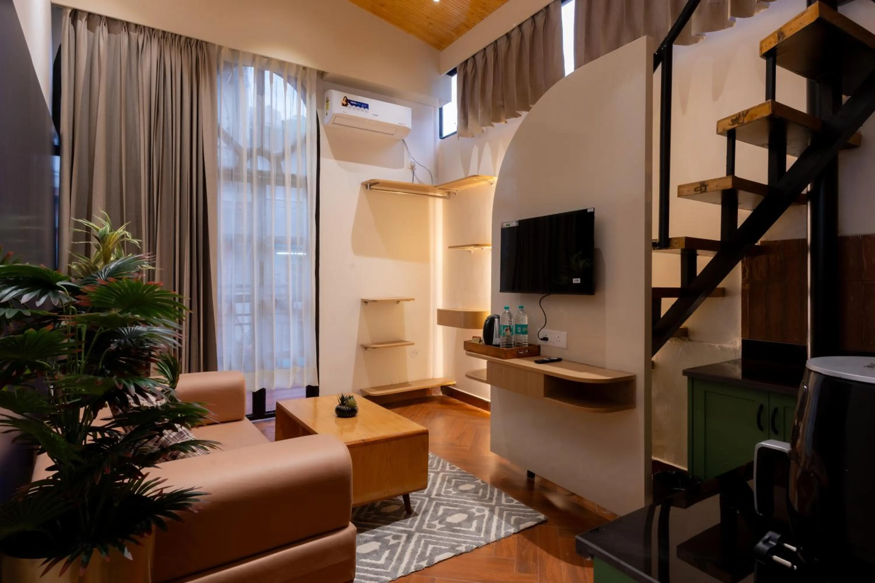 Joey's By The Ganges