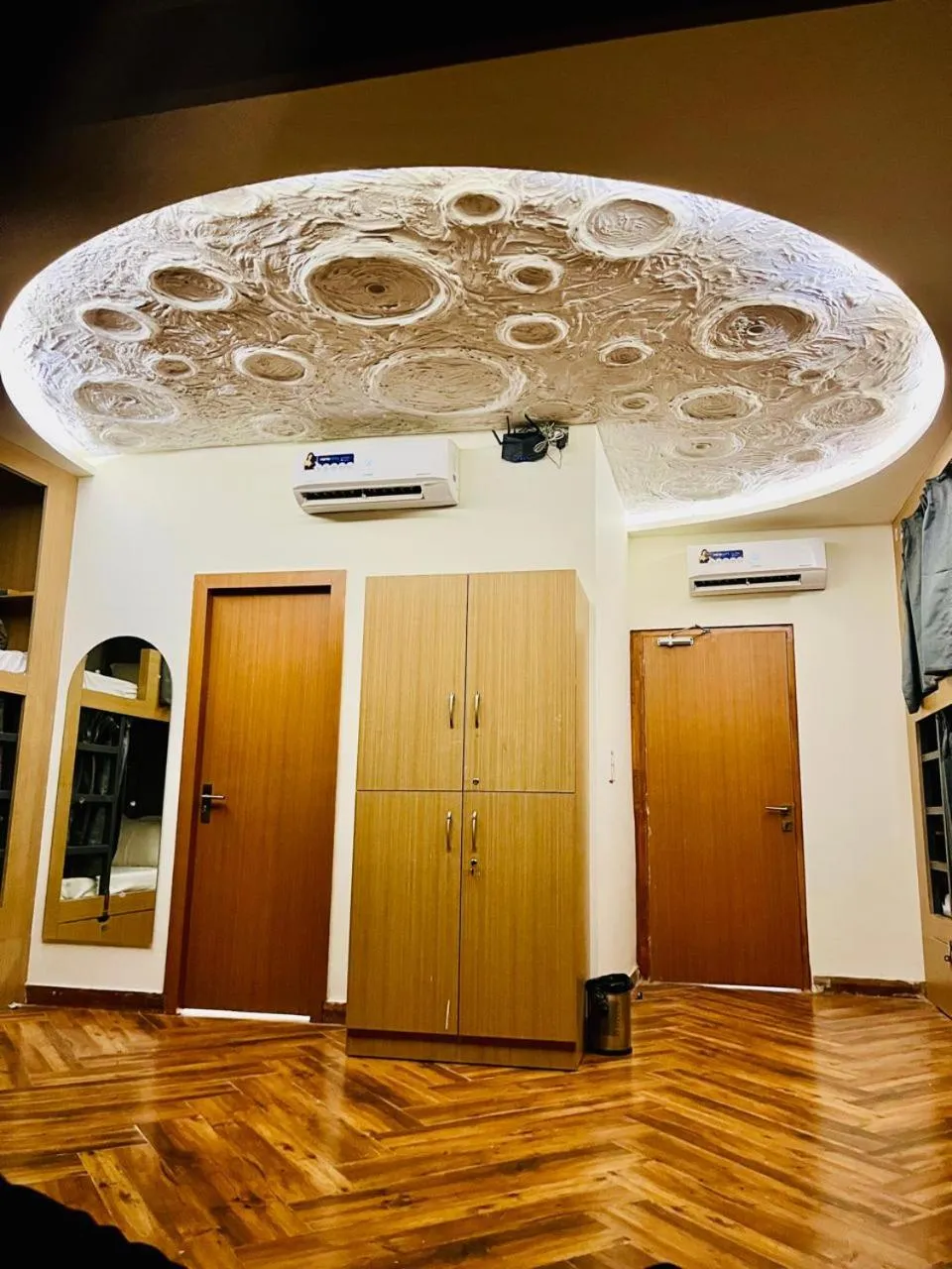 Photo of the whole room in Joey's By The Ganges