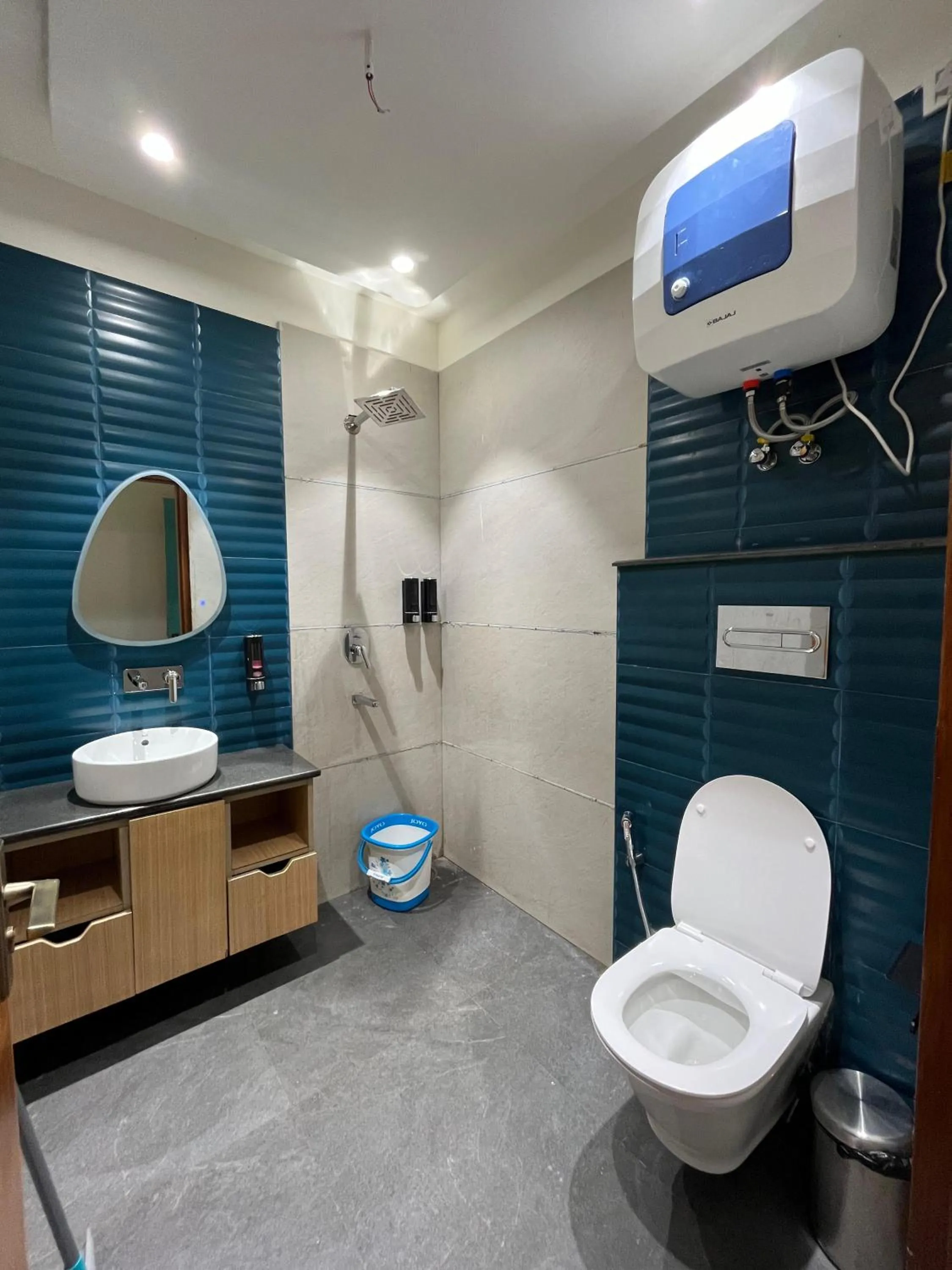 Toilet in Joey's By The Ganges