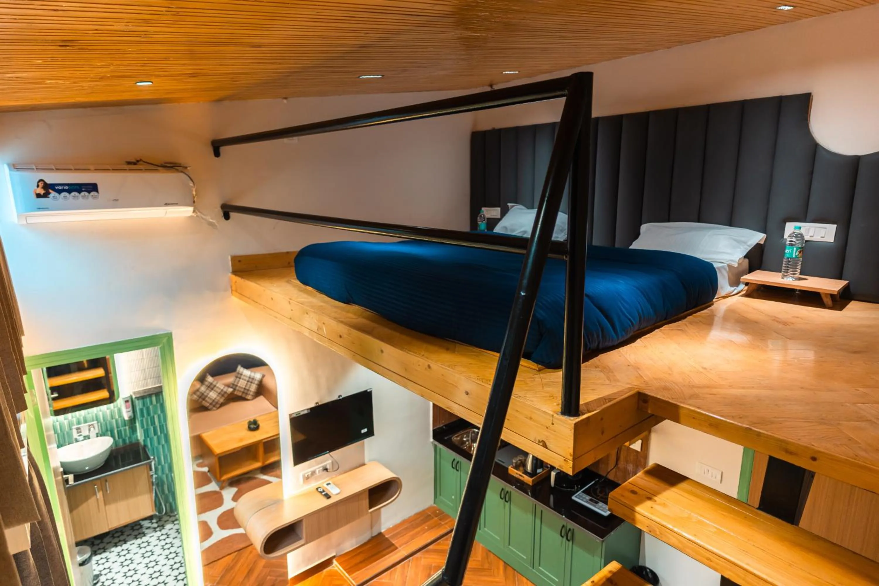 Bed in Joey's By The Ganges