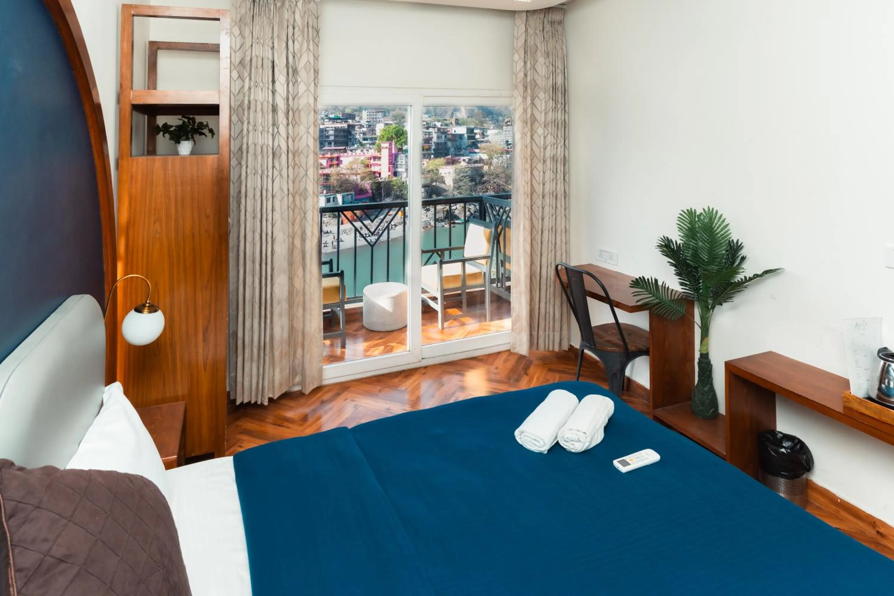 Photo of the whole room, Bed in Joey's By The Ganges