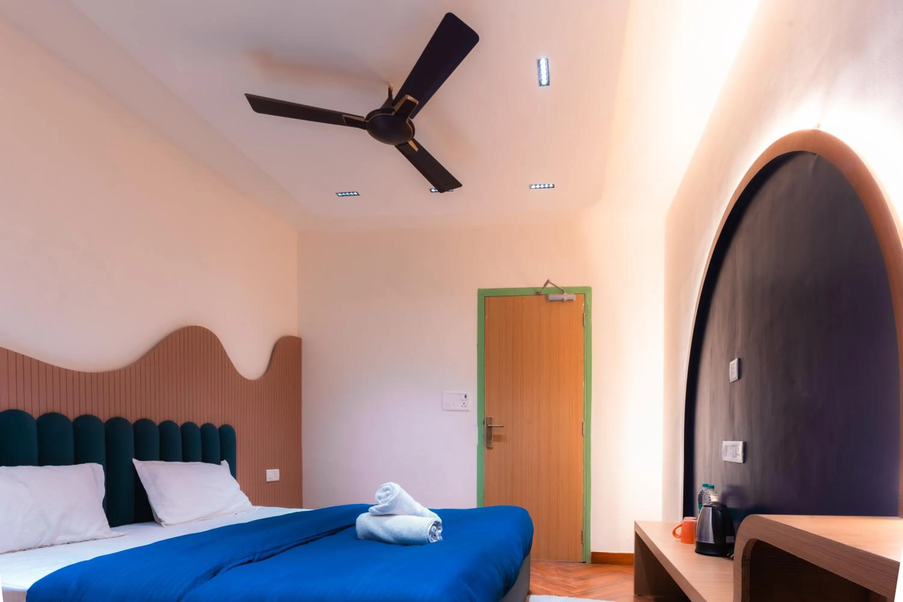 Bed in Joey's By The Ganges