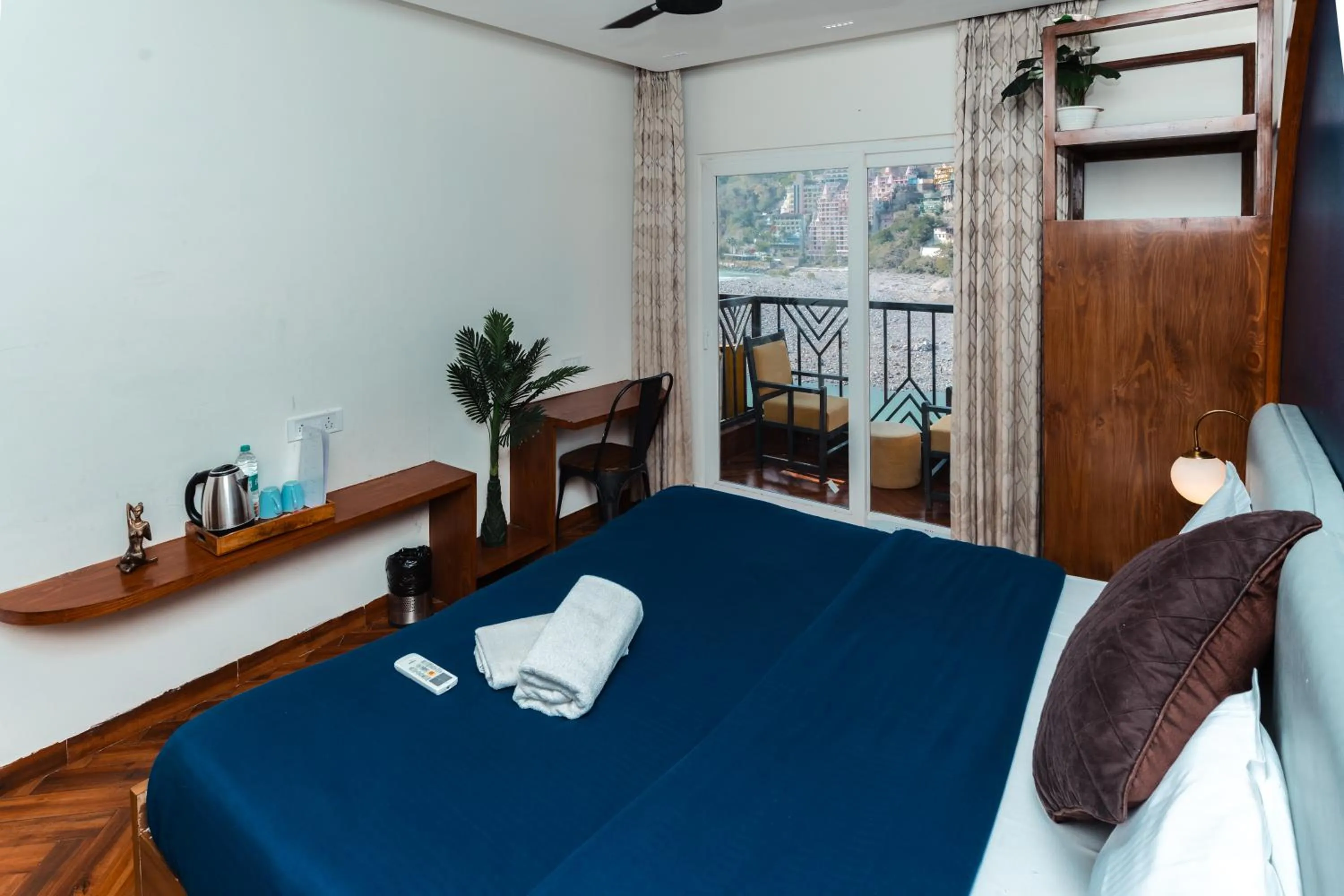 Bed in Joey's By The Ganges