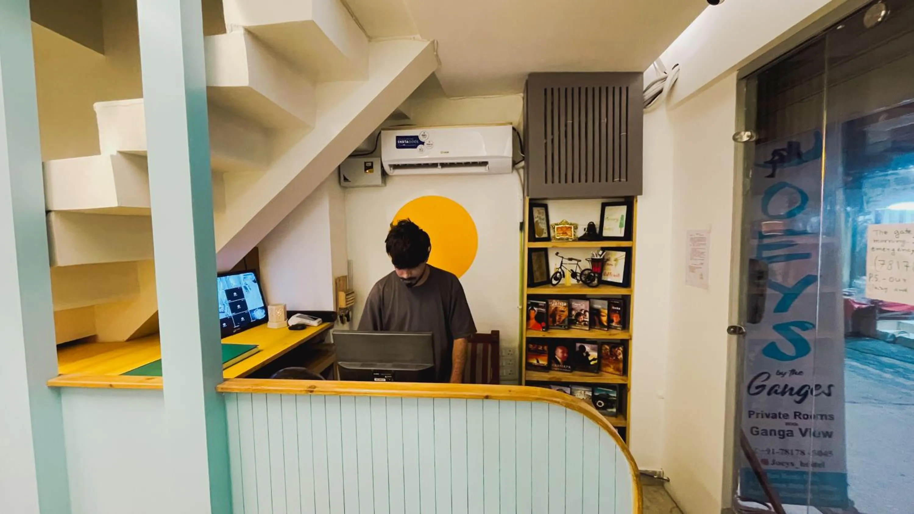 Lobby or reception in Joey's By The Ganges