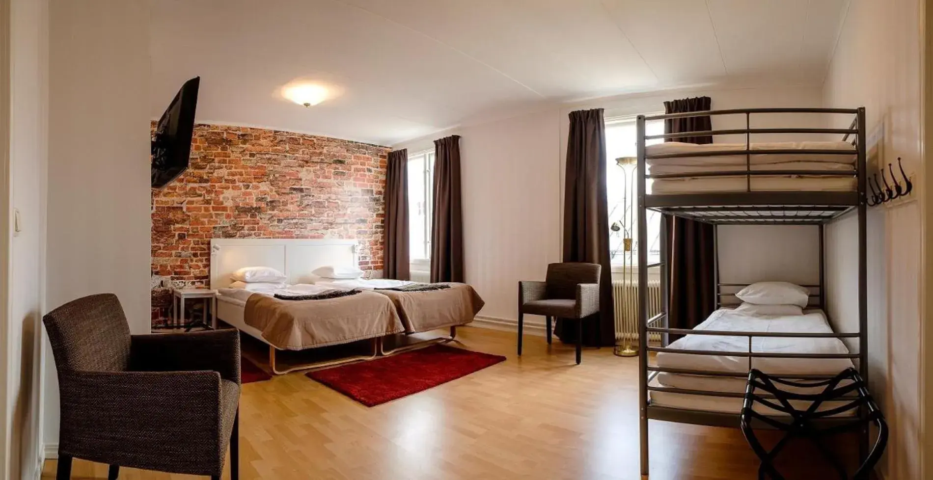 Deluxe Family Room (2 Adults + 2 Children) in Eksjö Stadshotell Annex Deluxe Family Room (2 Adults + 2 Children) in Eksjö Stadshotell Annex