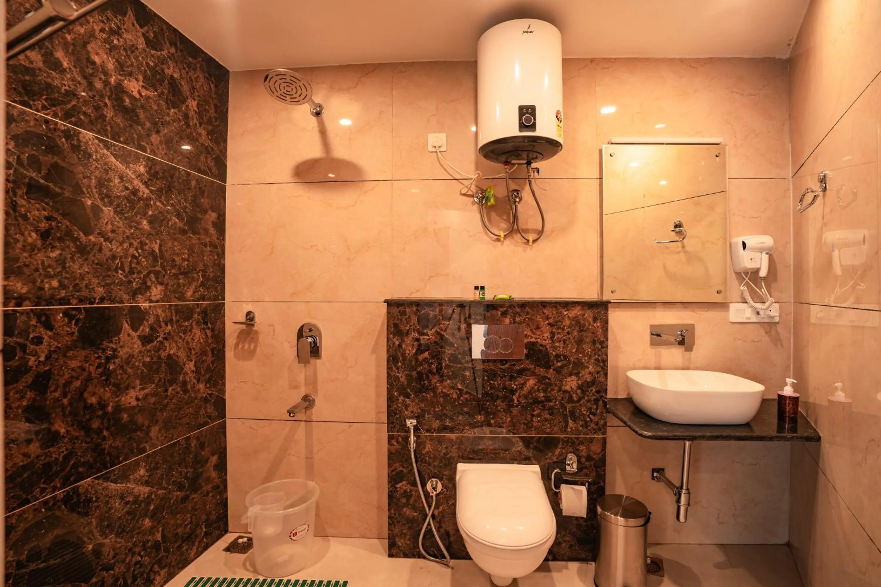 Toilet in Shalom Backpackers Mussoorie