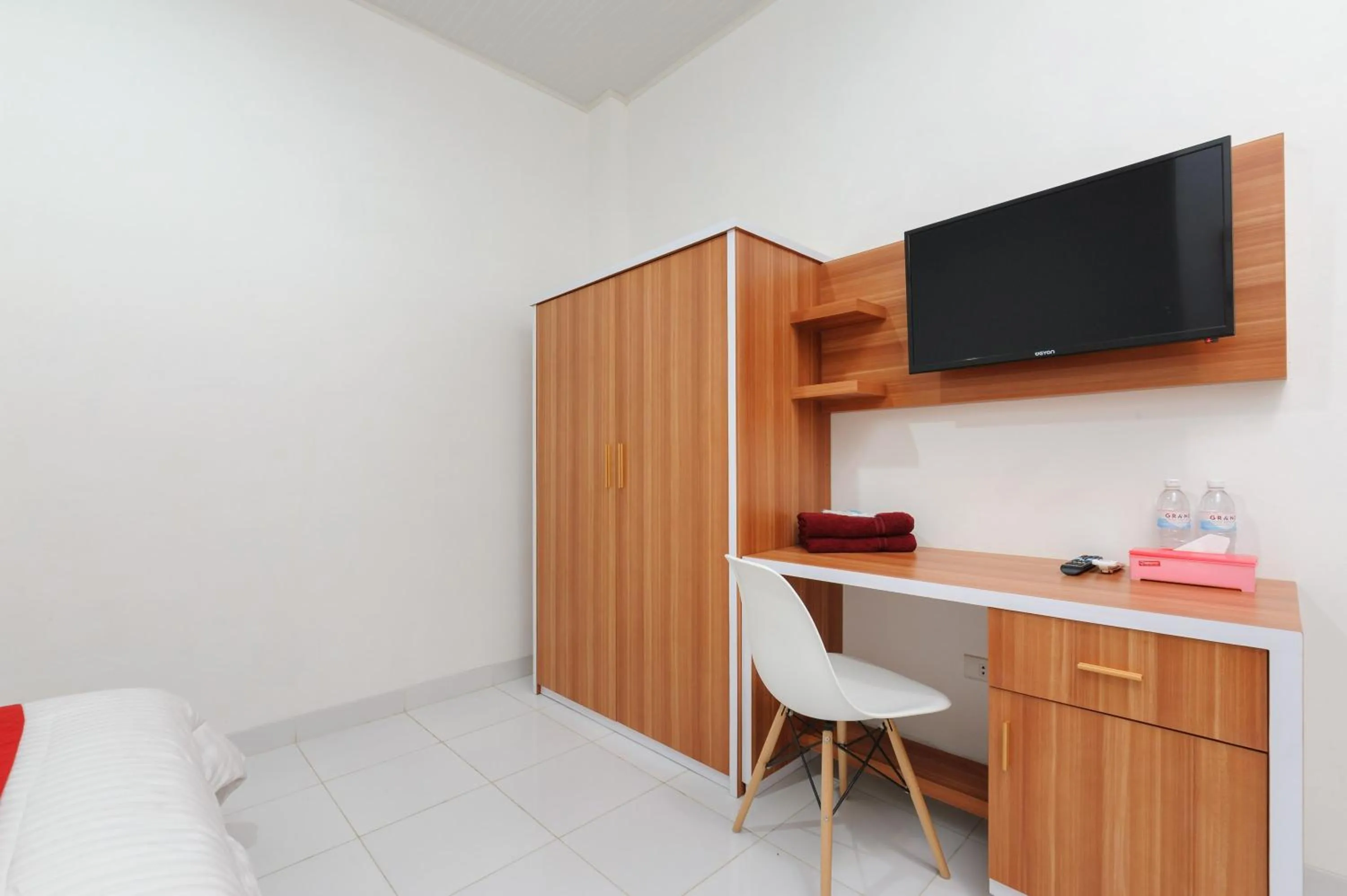 Bed in RedDoorz Plus Syariah near Mall Boemi Kedaton Lampung