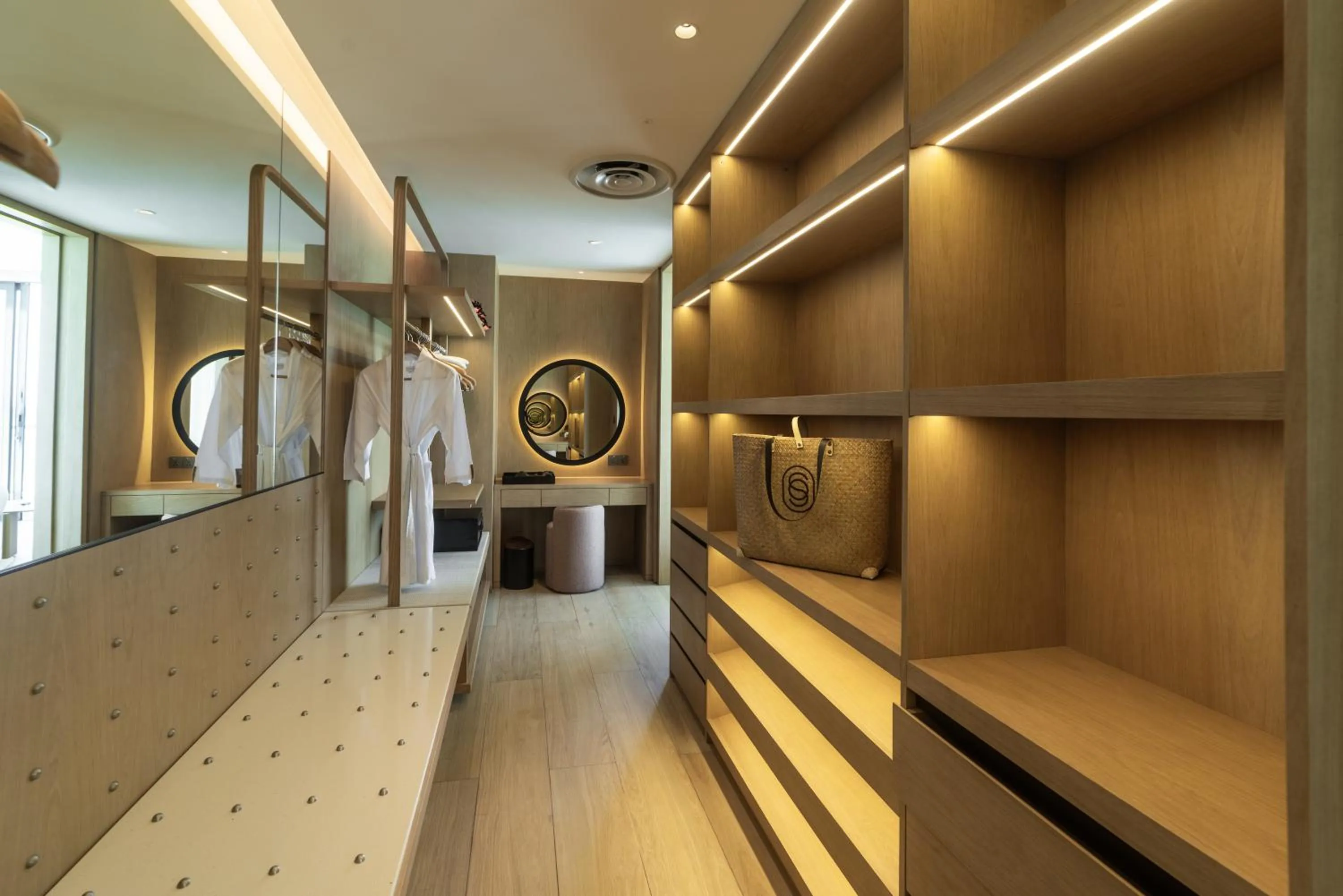 wardrobe in SO/ Maldives