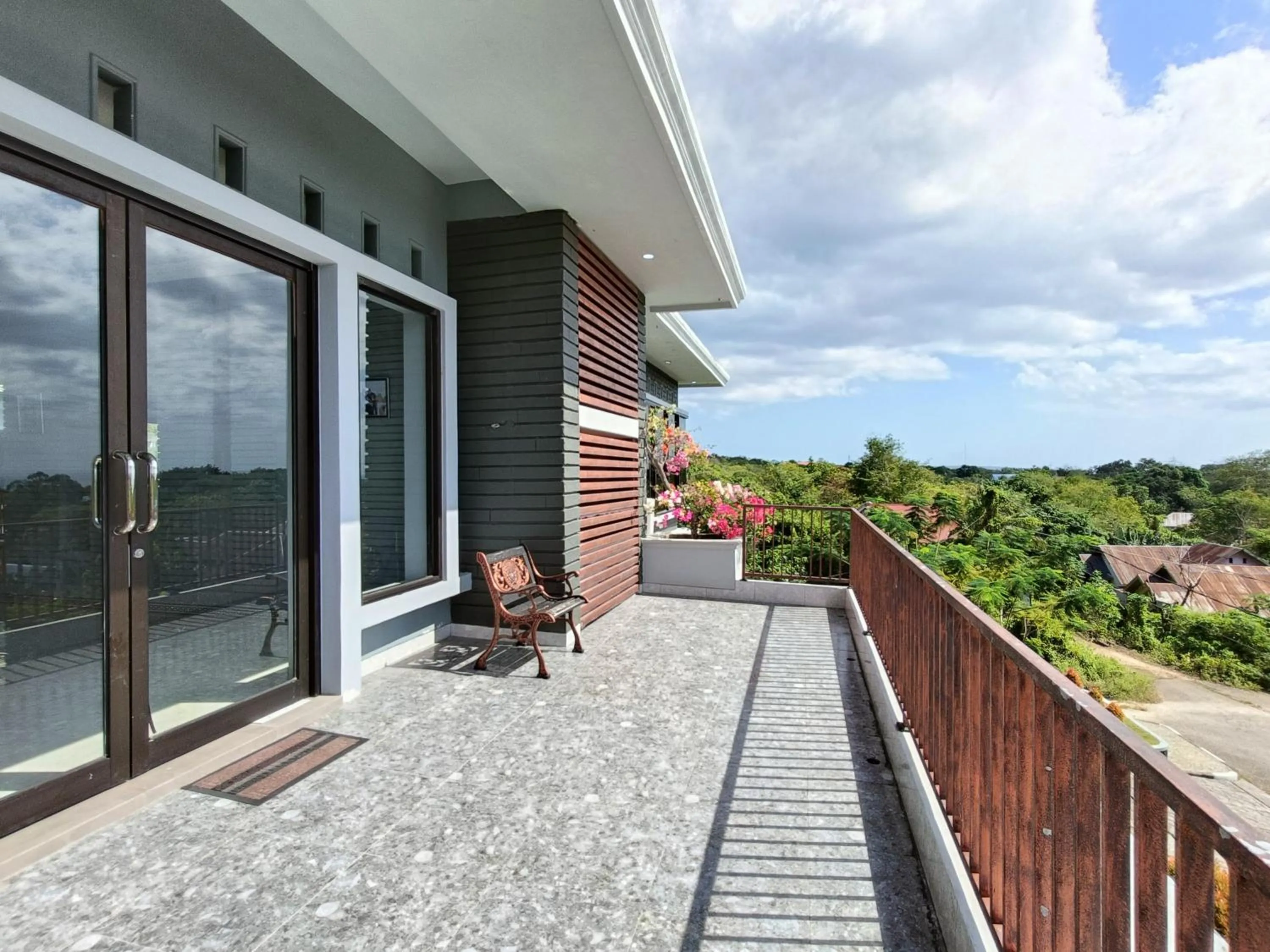 Balcony/Terrace in RedDoorz @ Green Homestay Syariah Baubau