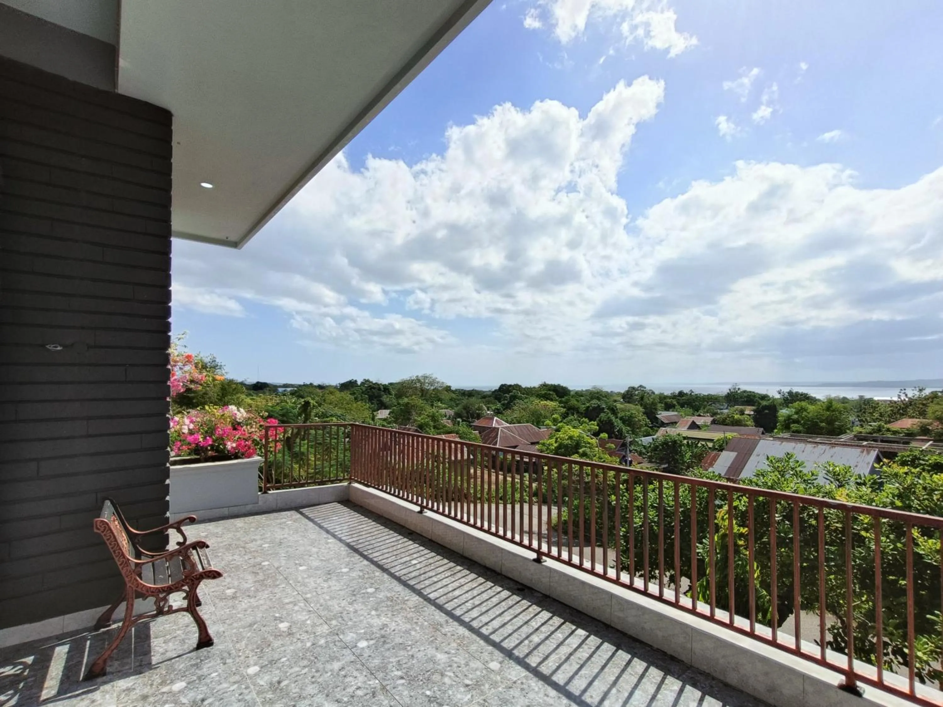 Balcony/Terrace in RedDoorz @ Green Homestay Syariah Baubau