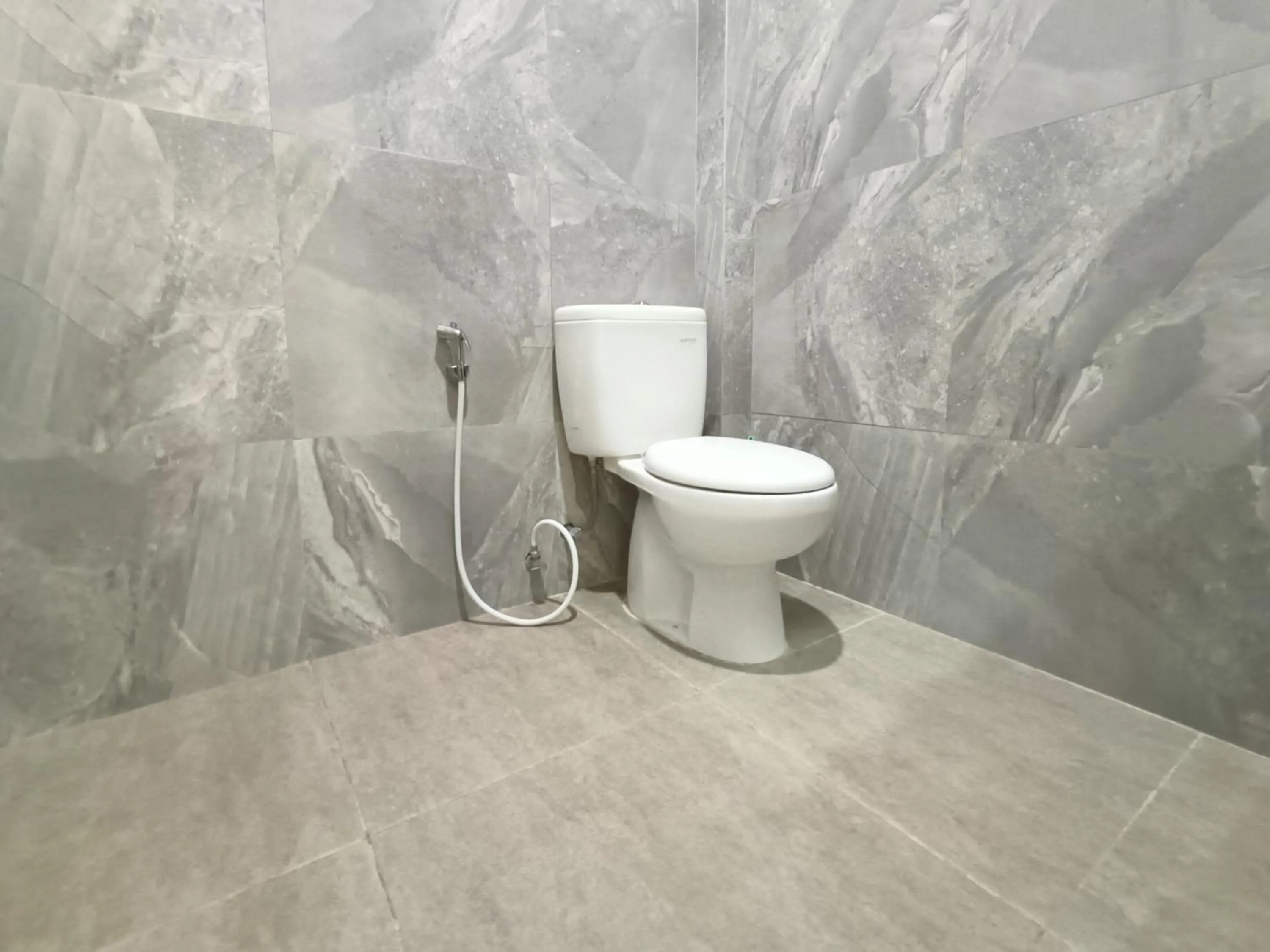 Toilet in RedDoorz @ Green Homestay Syariah Baubau