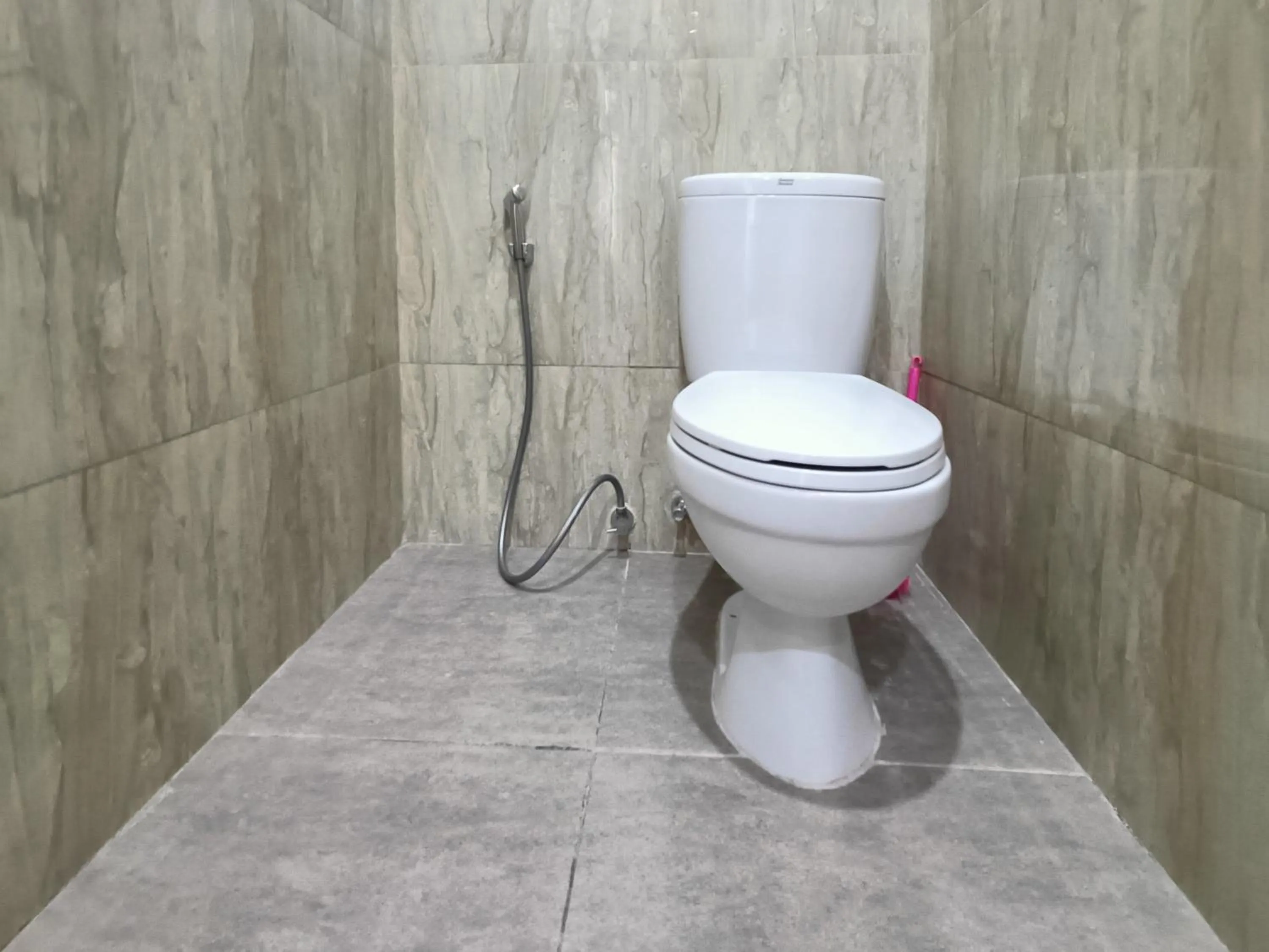 Toilet in RedDoorz @ Green Homestay Syariah Baubau