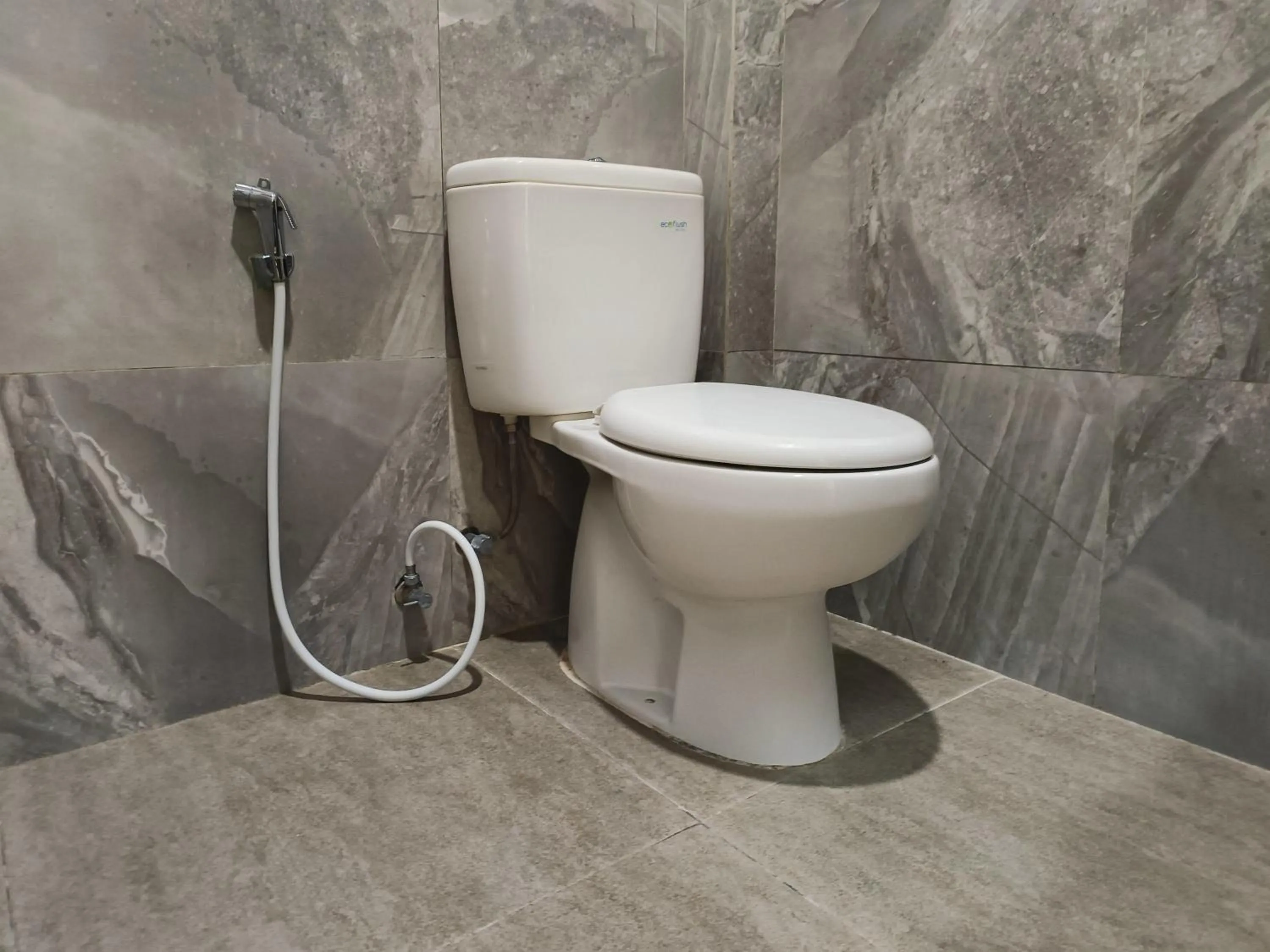 Toilet in RedDoorz @ Green Homestay Syariah Baubau