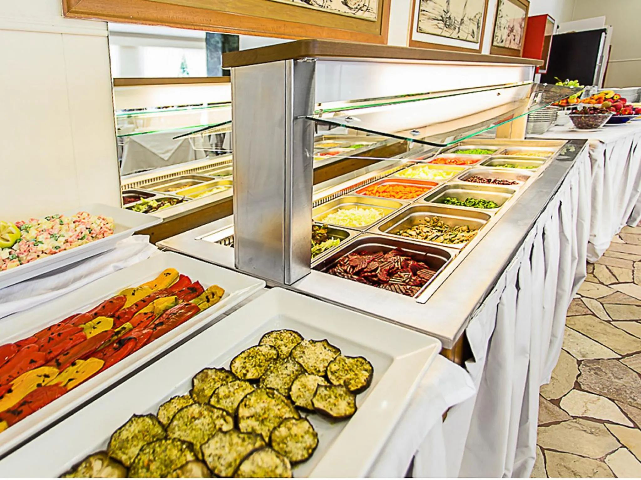 Food and drinks in New Hotel Chiari