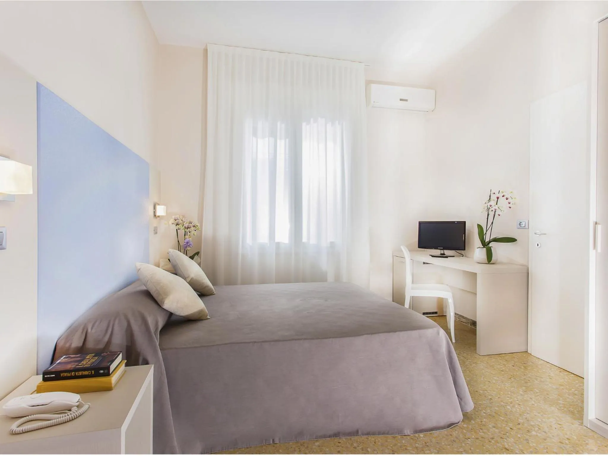 Bed in New Hotel Chiari