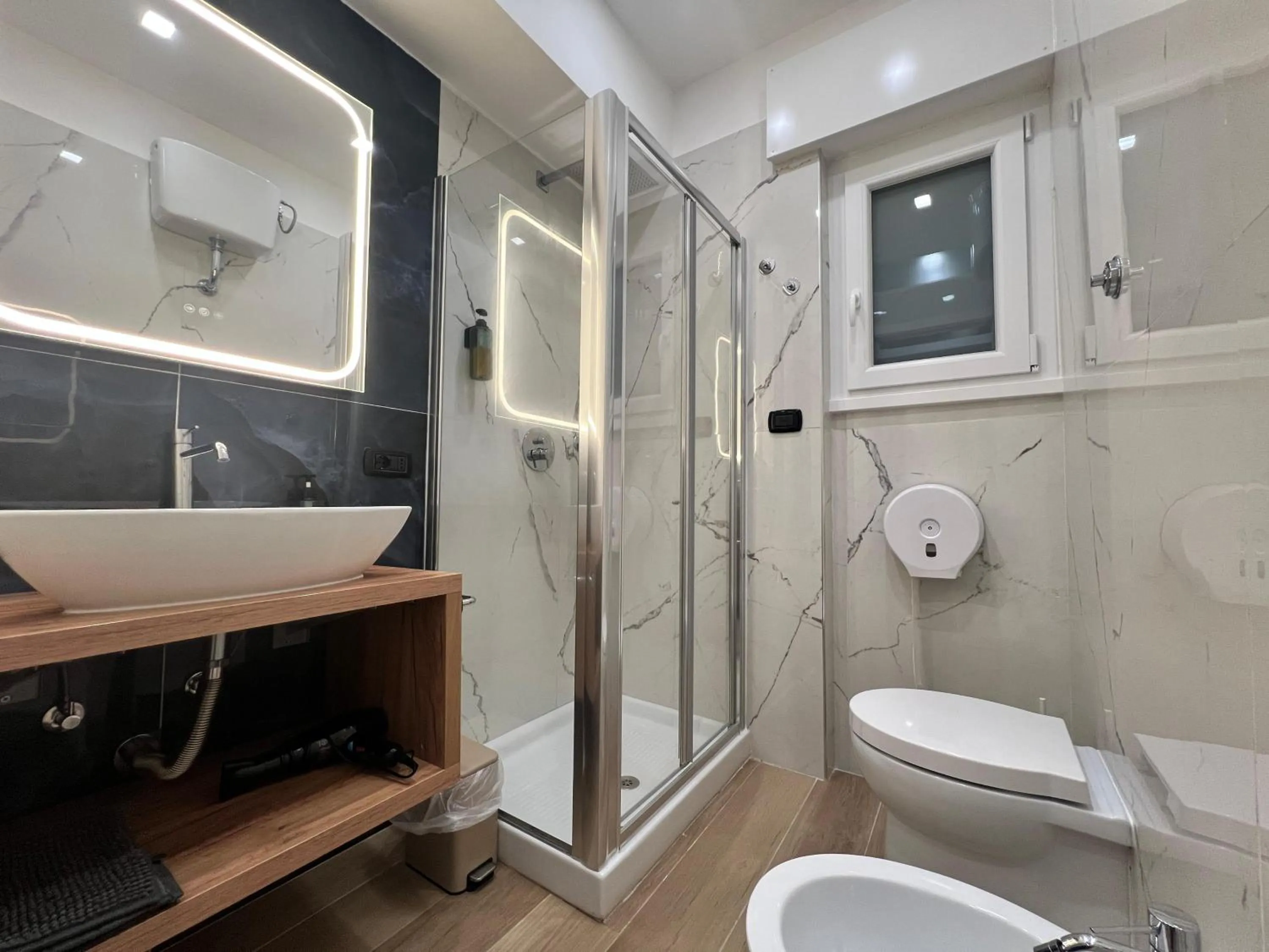 Bathroom in Avec Moi Roma